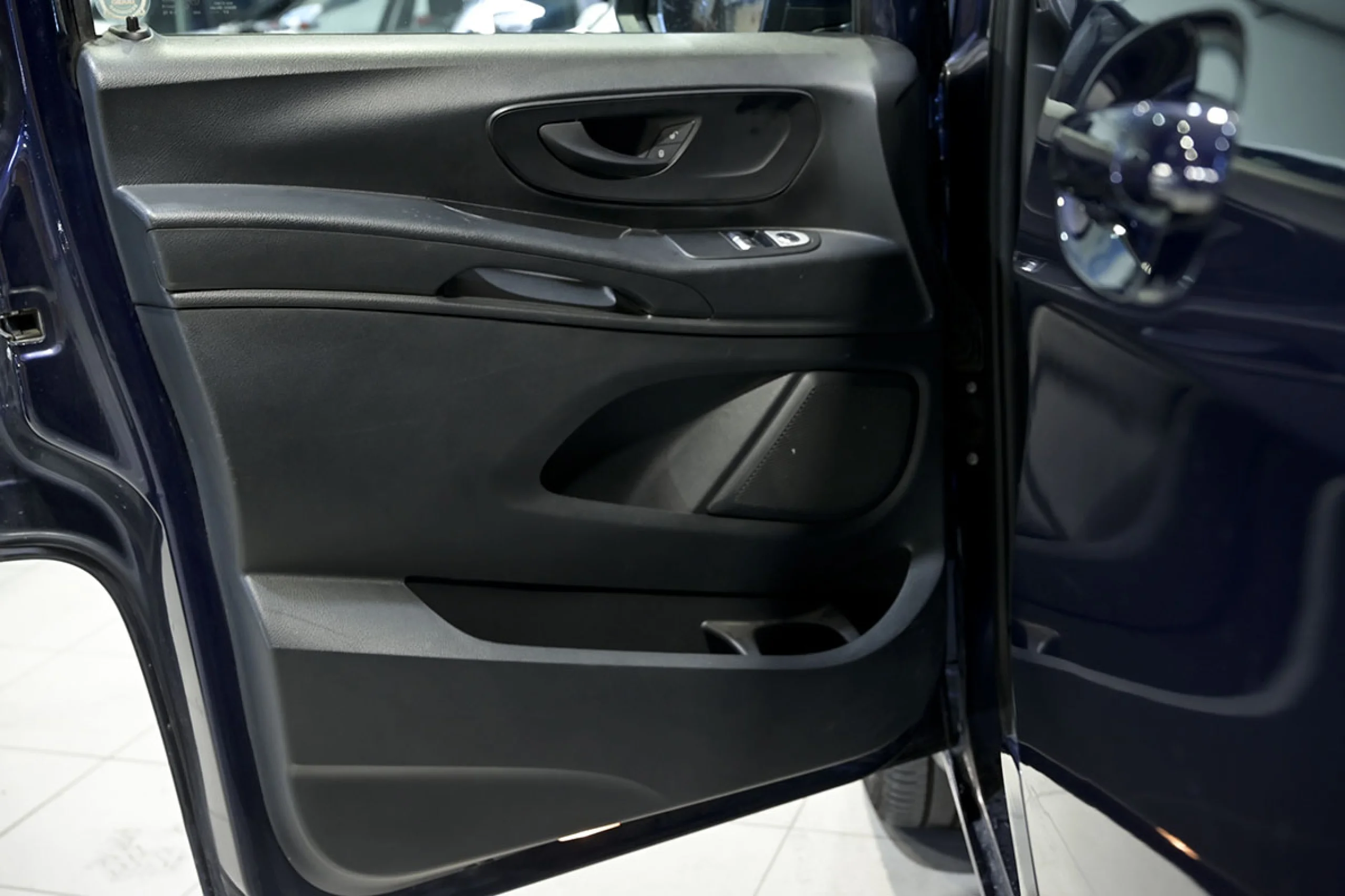 Mercedes-Benz Vito MERCEDES-BENZ Vito 114CDI AT 100kW Tourer Base Larga - Foto 30