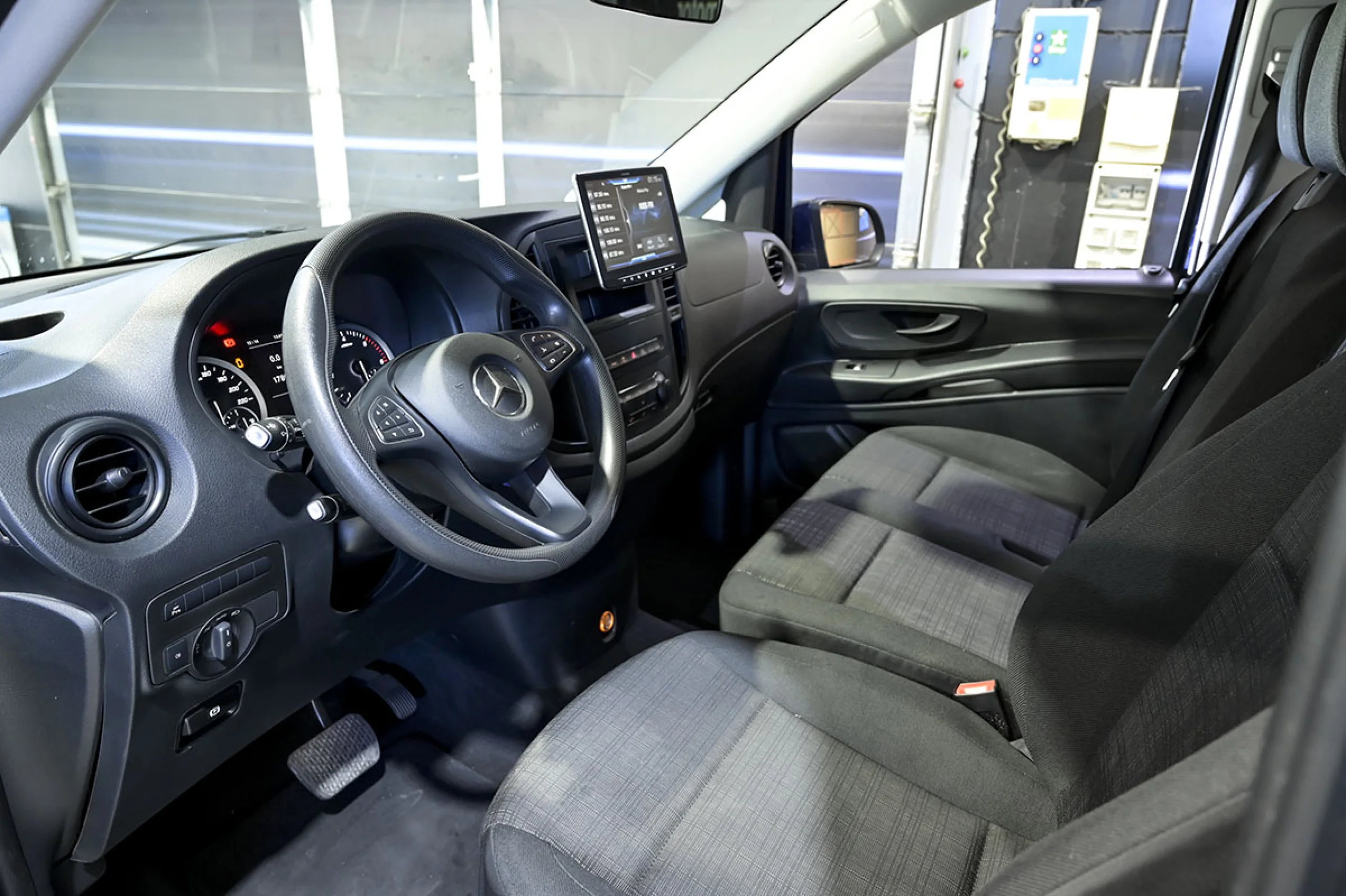 Mercedes-Benz Vito MERCEDES-BENZ Vito 114CDI AT 100kW Tourer Base Larga - Foto 6