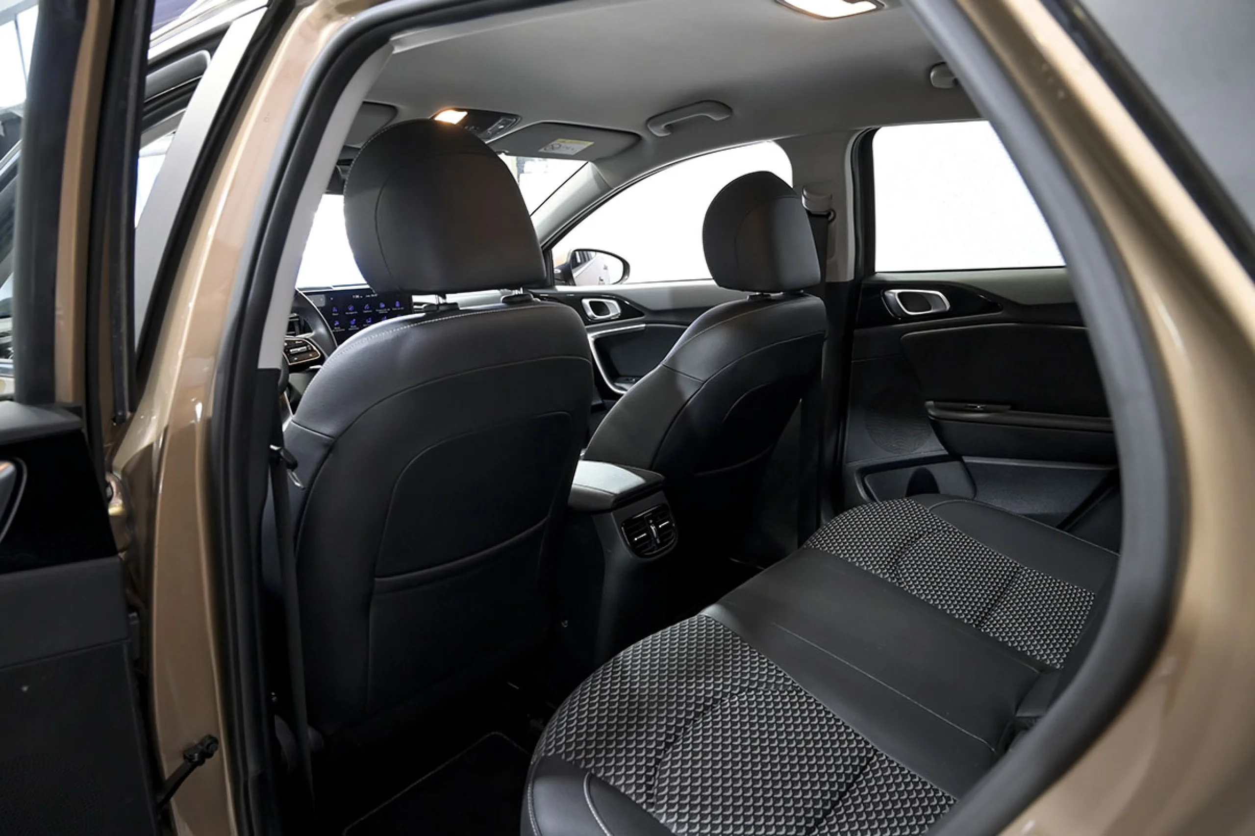 Kia XCeed 1.6 GDi PHEV 104kW 141CV eTech - Foto 16