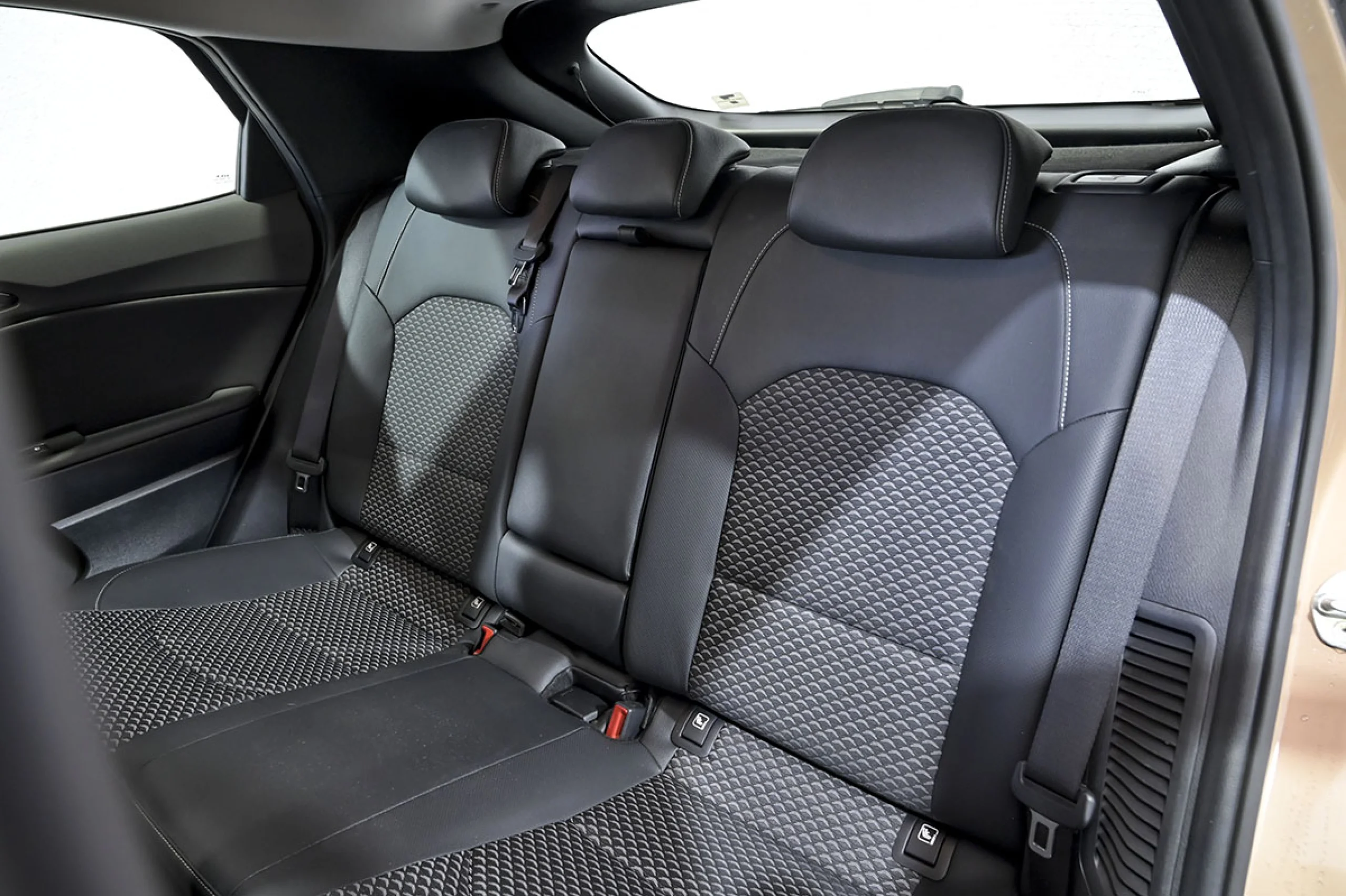 Kia XCeed 1.6 GDi PHEV 104kW 141CV eTech - Foto 17