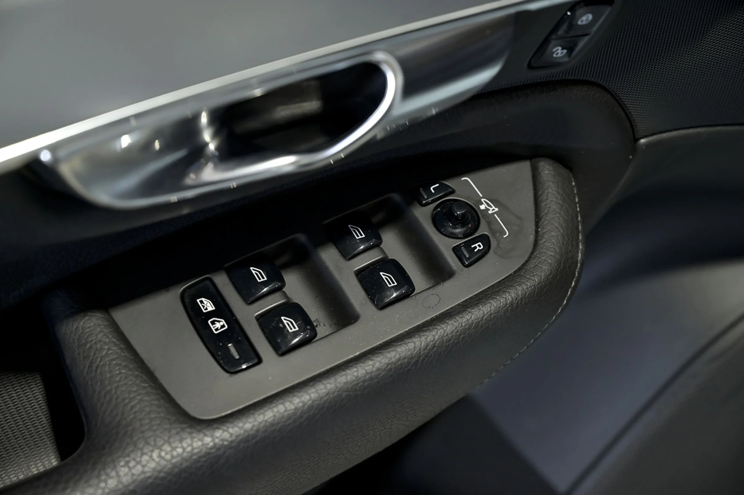 Volvo XC 90 XC90 2.0 D5 AWD Momentum Auto - Foto 24