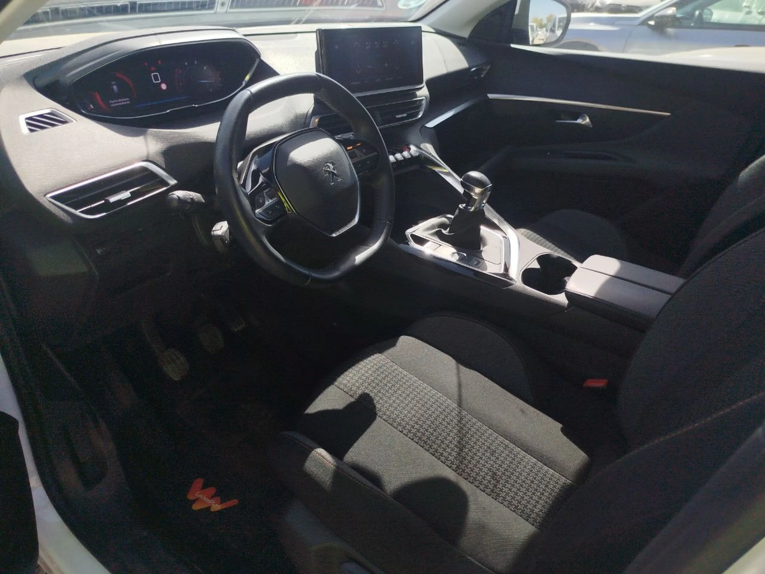 Peugeot 3008 1.5 BlueHDi 96kW (130CV) S&amp;S Active Pack - Foto 7