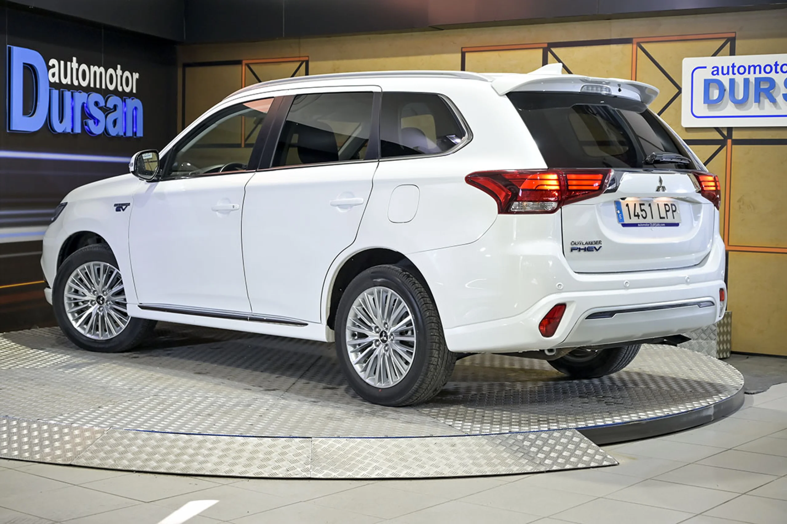 Mitsubishi Outlander 2.4 PHEV Kaiteki Auto 4WD - Foto 4