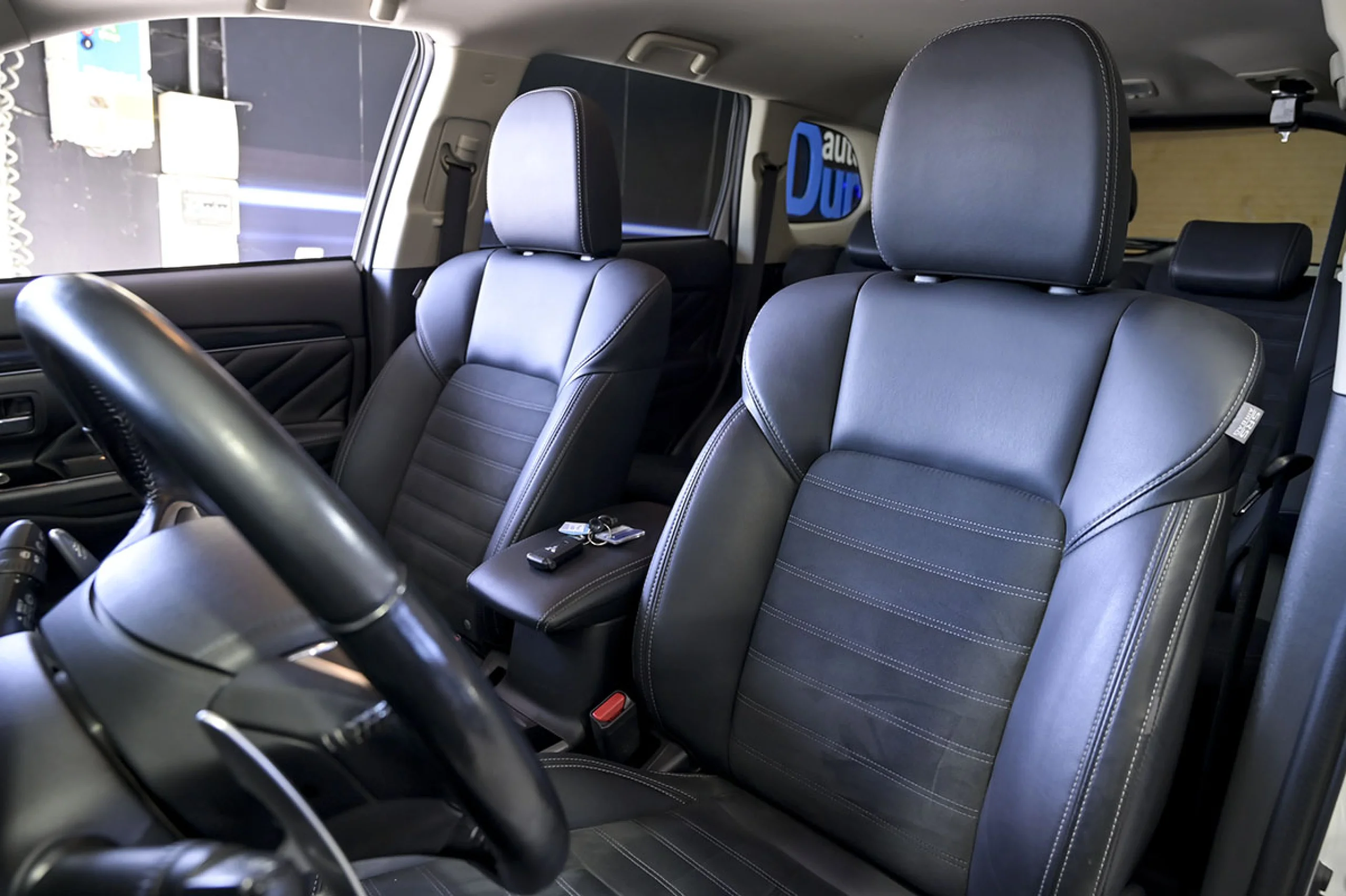 Mitsubishi Outlander 2.4 PHEV Kaiteki Auto 4WD - Foto 9