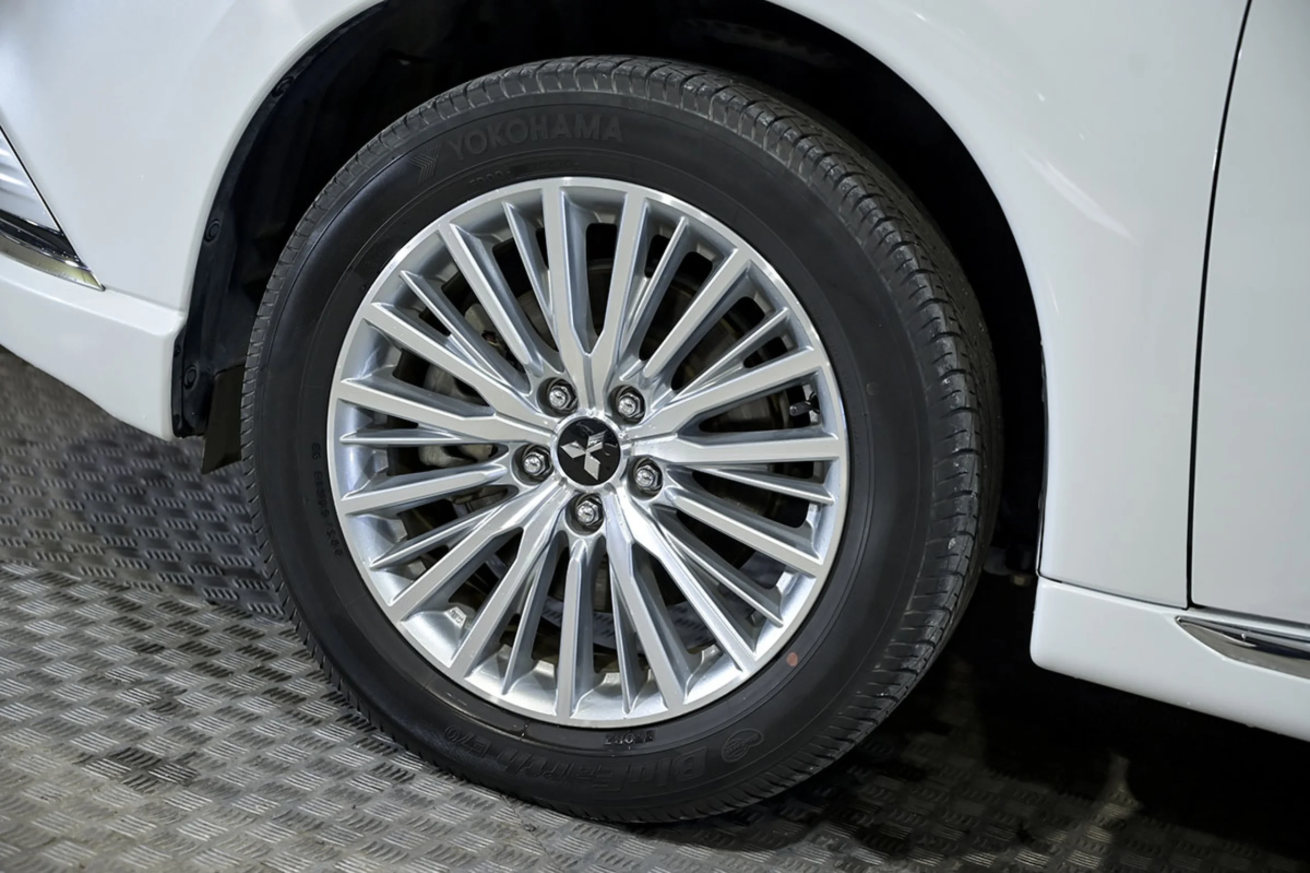 Mitsubishi Outlander 2.4 PHEV Kaiteki Auto 4WD - Foto 13