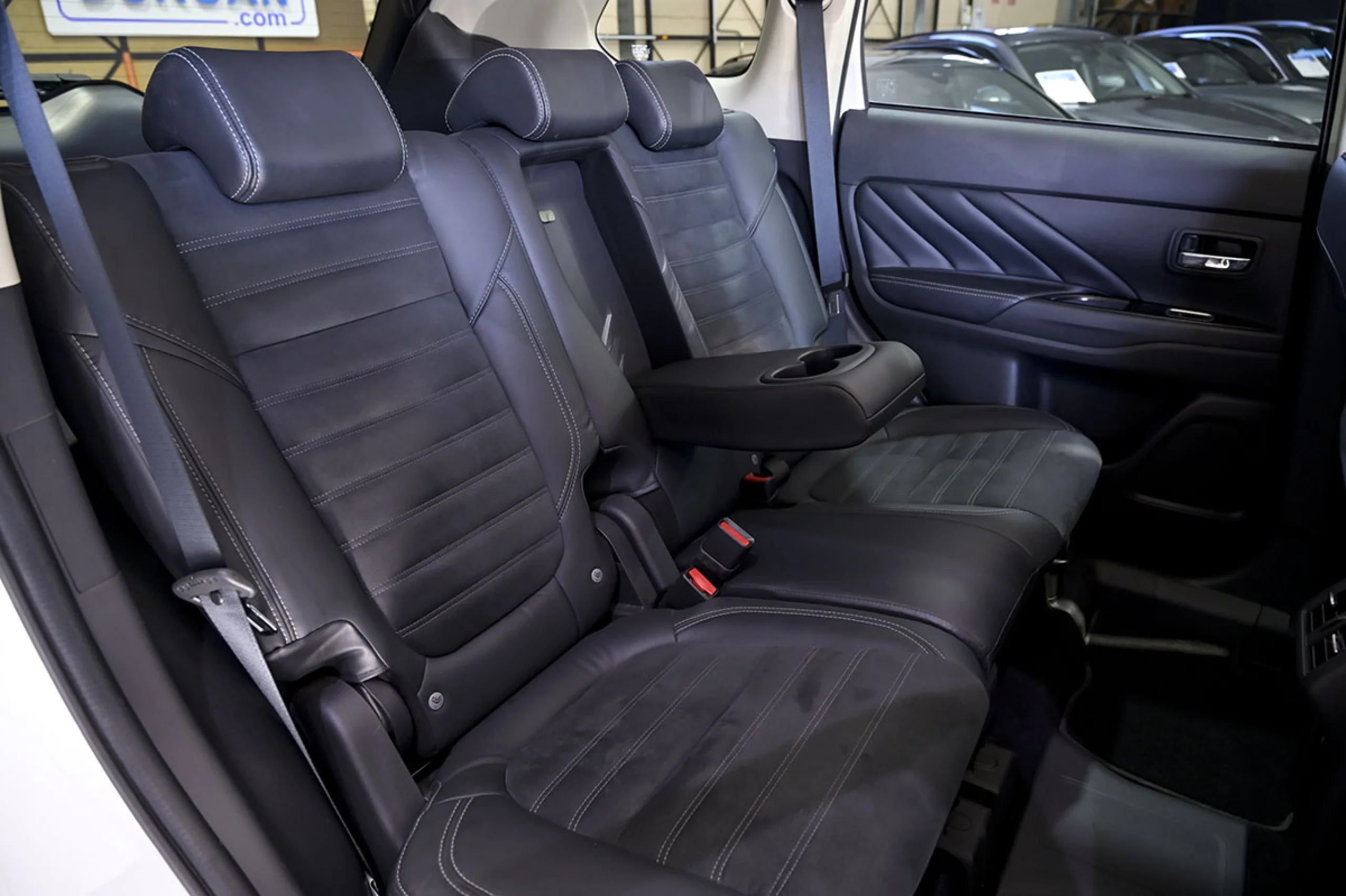 Mitsubishi Outlander 2.4 PHEV Kaiteki Auto 4WD - Foto 17