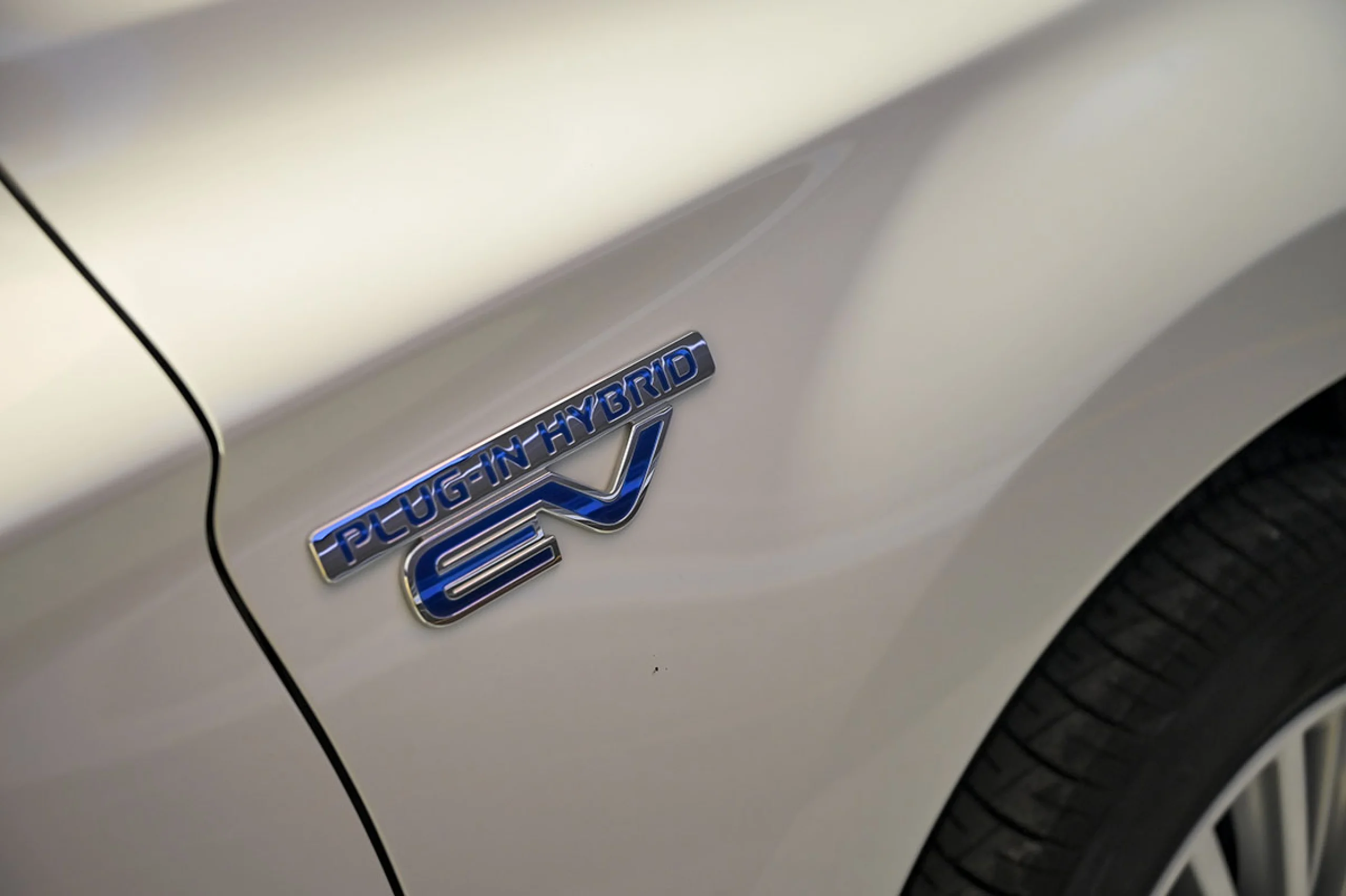 Mitsubishi Outlander 2.4 PHEV Kaiteki Auto 4WD - Foto 20