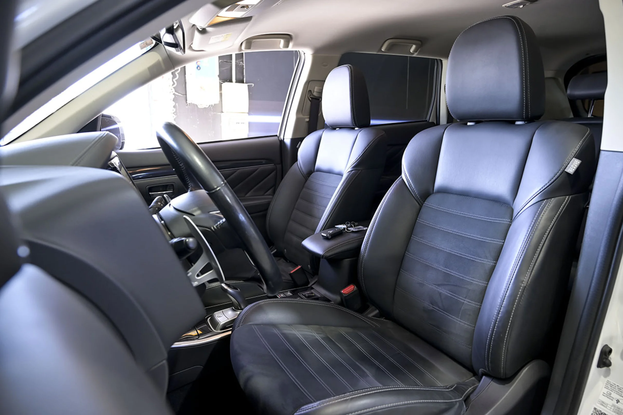 Mitsubishi Outlander 2.4 PHEV Kaiteki Auto 4WD - Foto 23