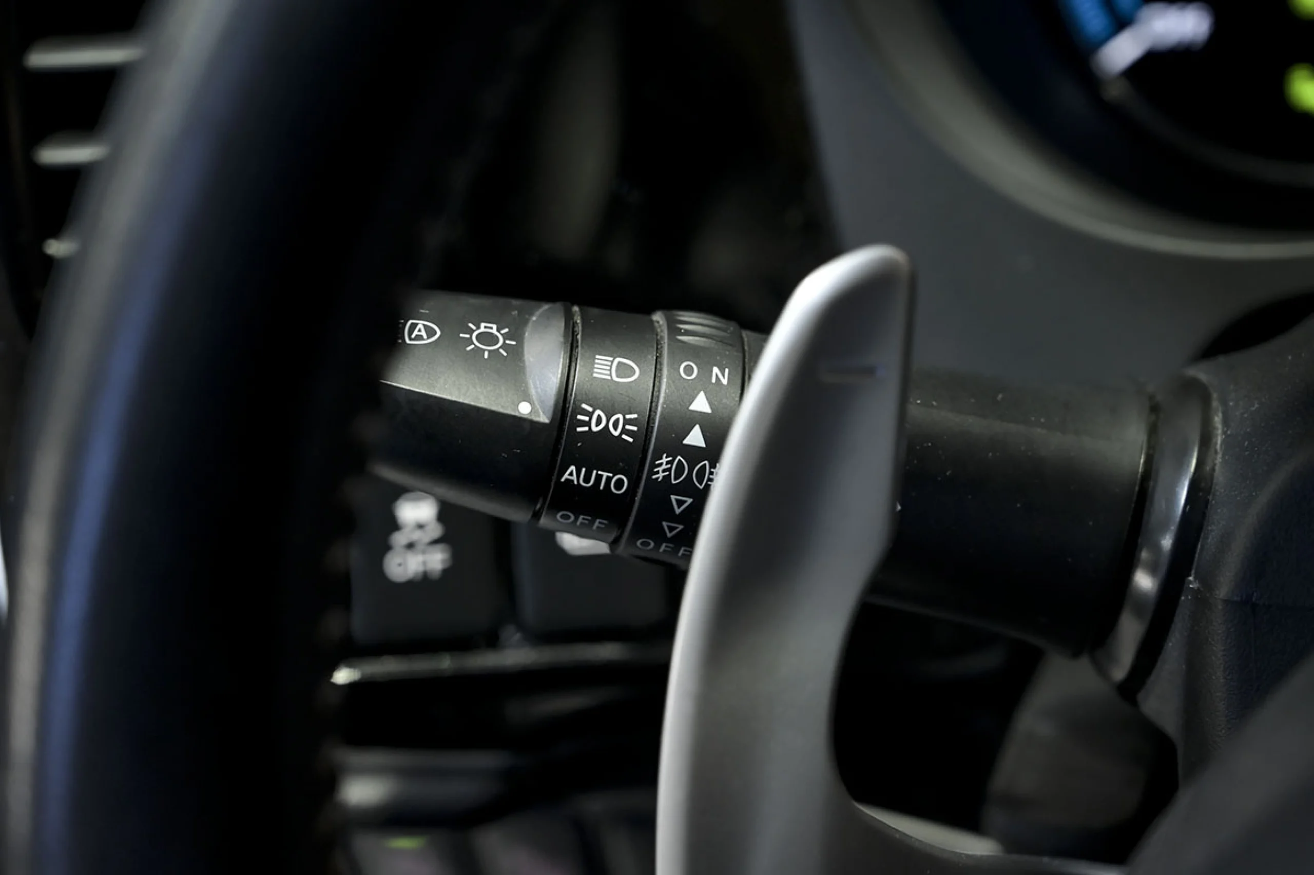 Mitsubishi Outlander 2.4 PHEV Kaiteki Auto 4WD - Foto 26