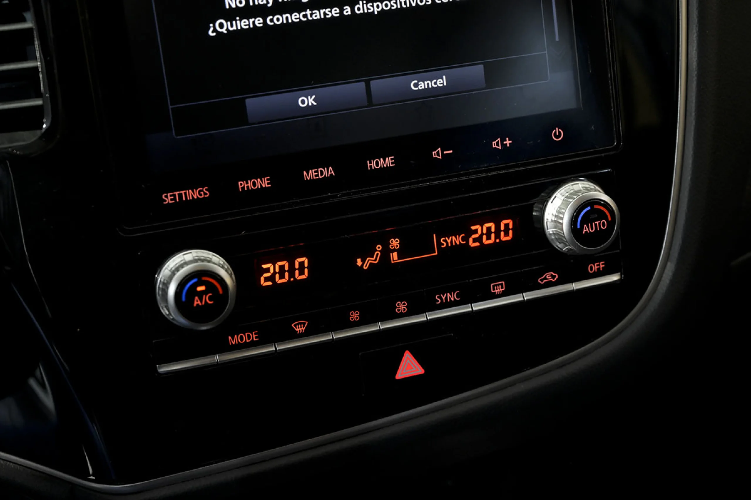 Mitsubishi Outlander 2.4 PHEV Kaiteki Auto 4WD - Foto 31