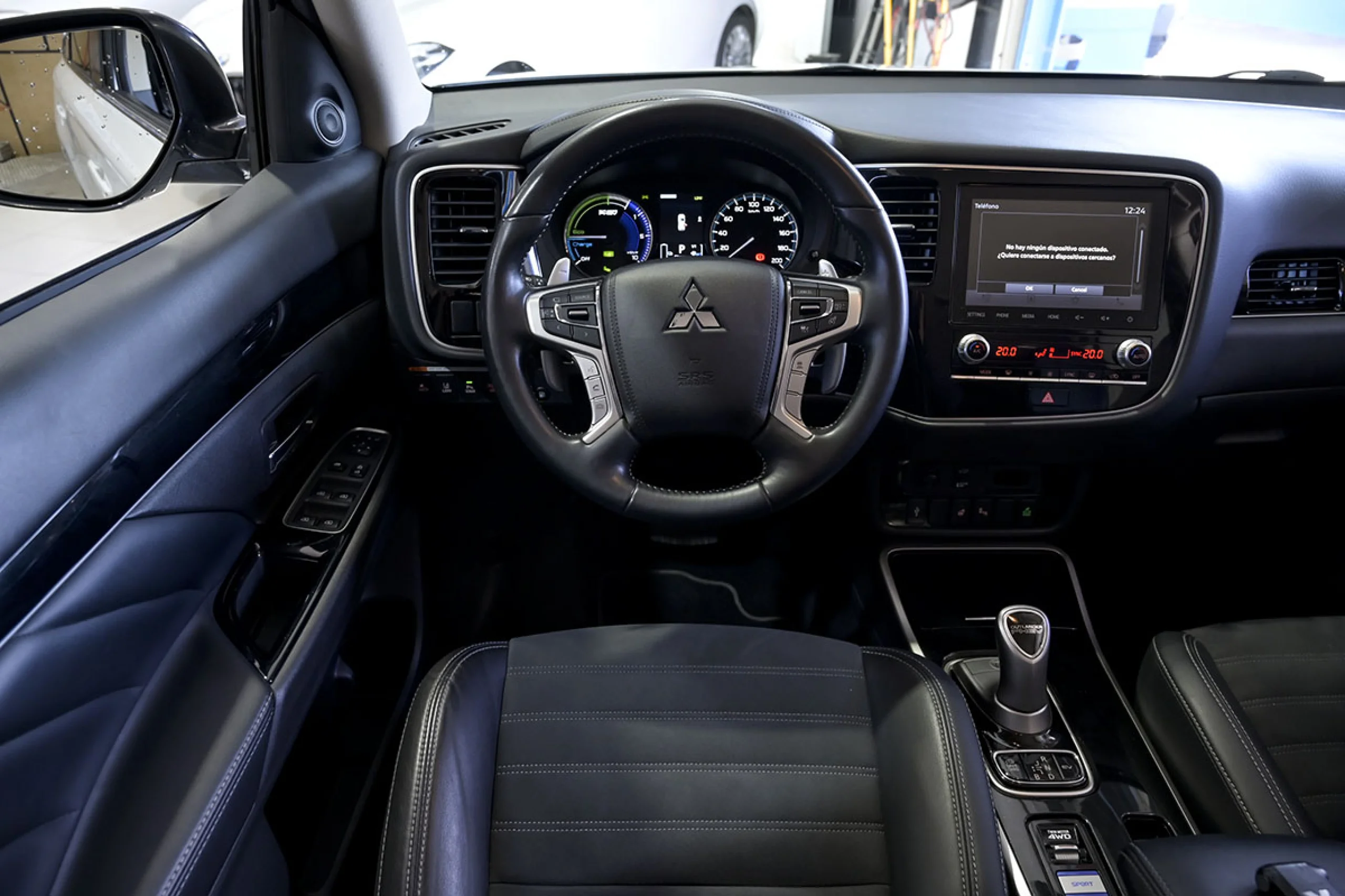 Mitsubishi Outlander 2.4 PHEV Kaiteki Auto 4WD - Foto 37