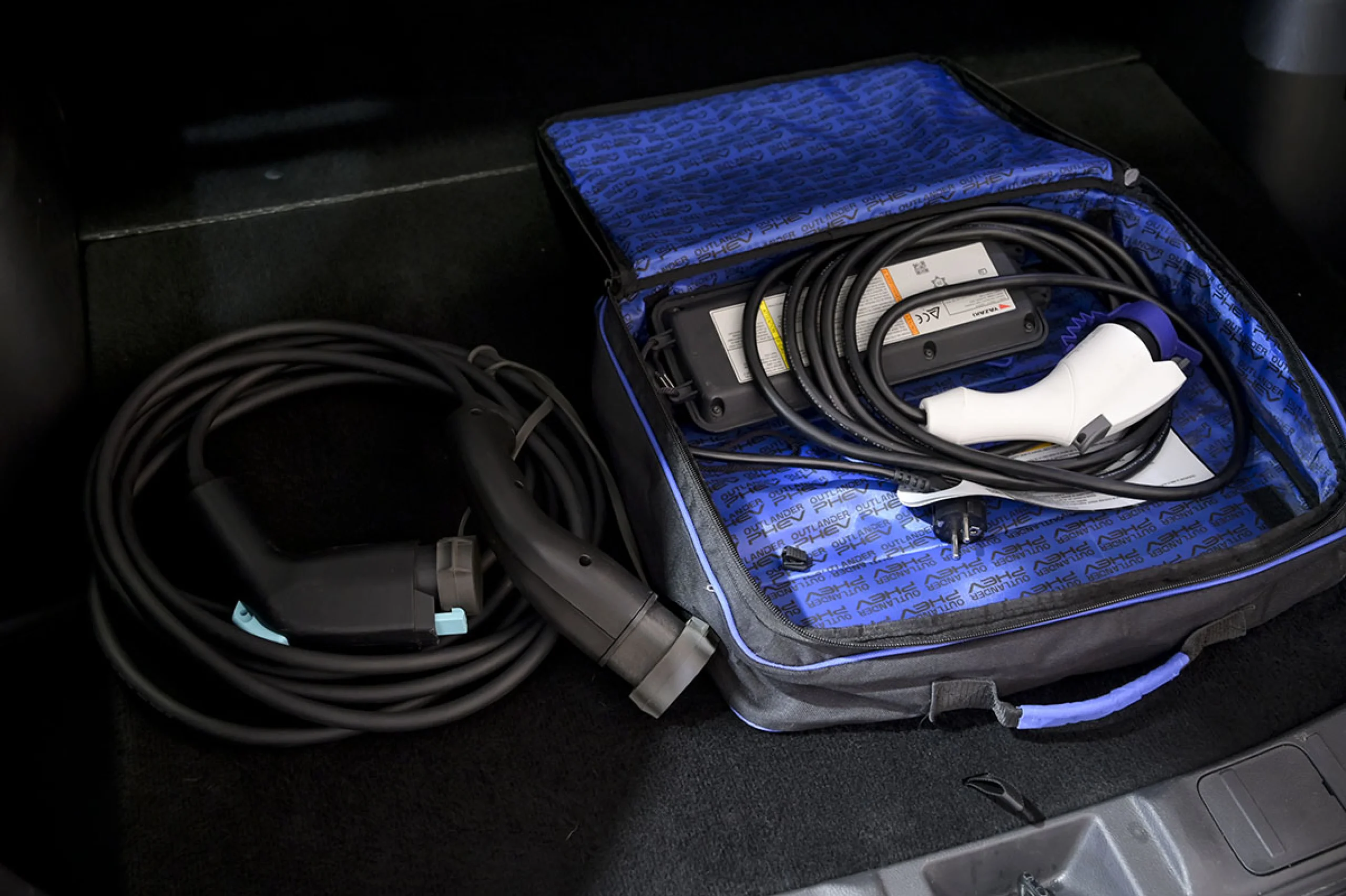 Mitsubishi Outlander 2.4 PHEV Kaiteki Auto 4WD - Foto 39