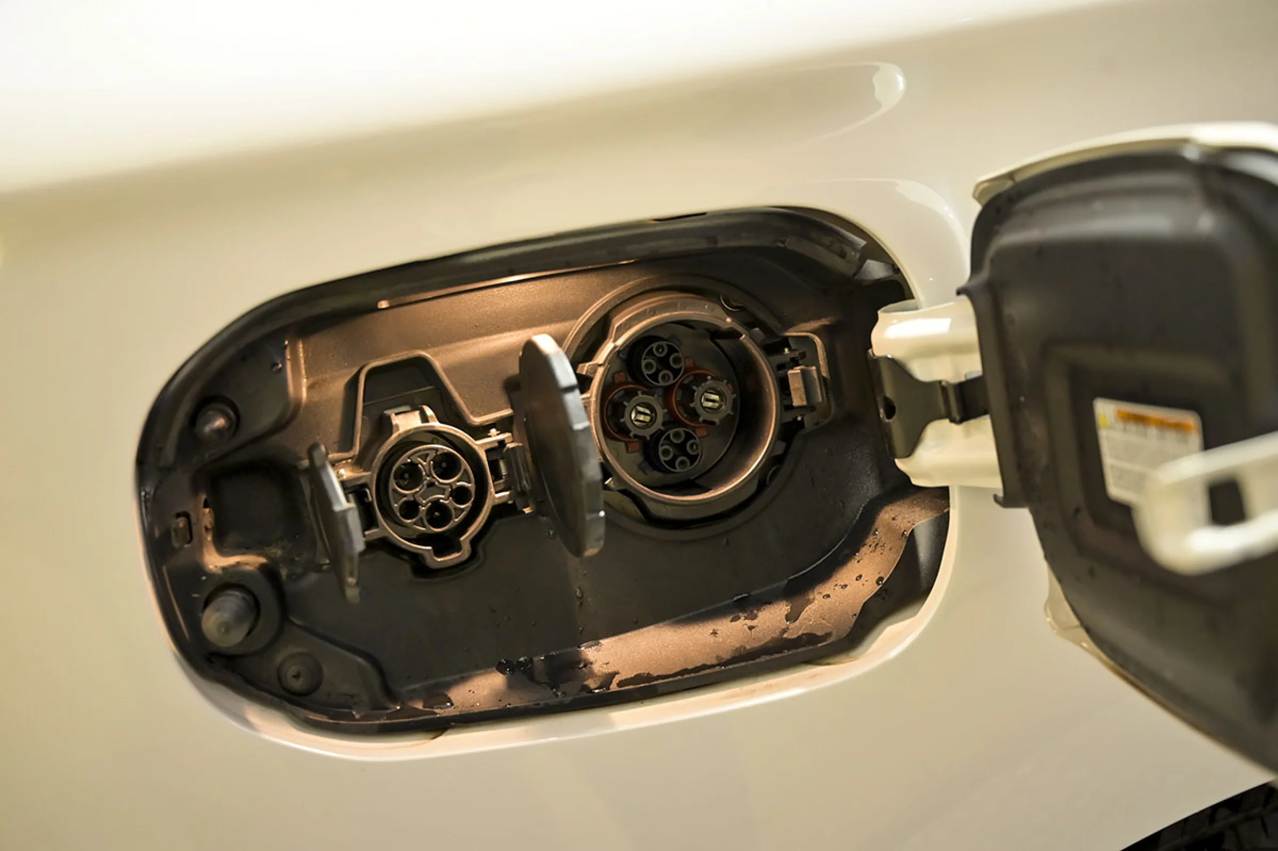 Mitsubishi Outlander 2.4 PHEV Kaiteki Auto 4WD - Foto 40