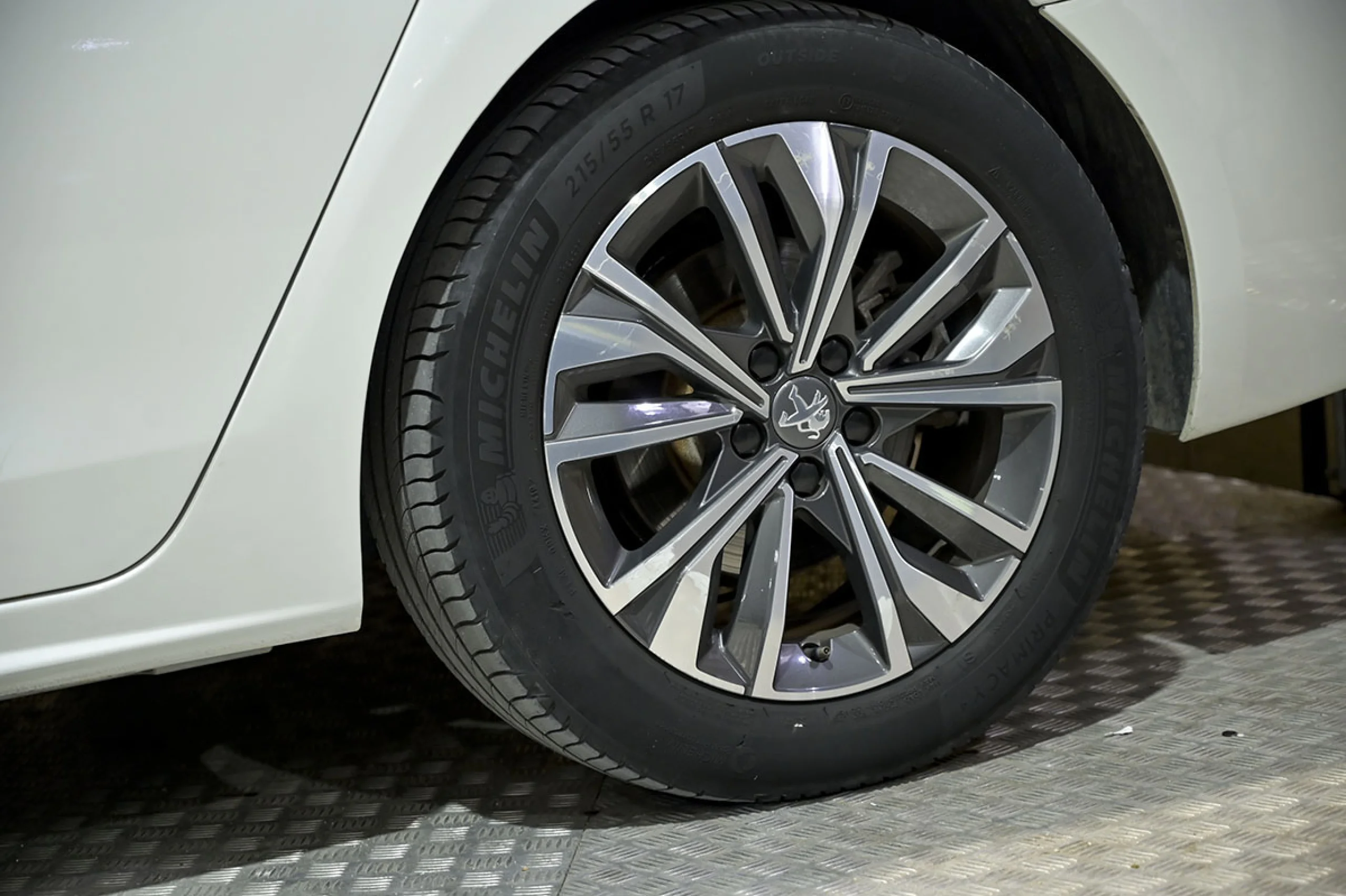 Peugeot 508 Hybrid 5P Allure 225 eEAT8 - Foto 7