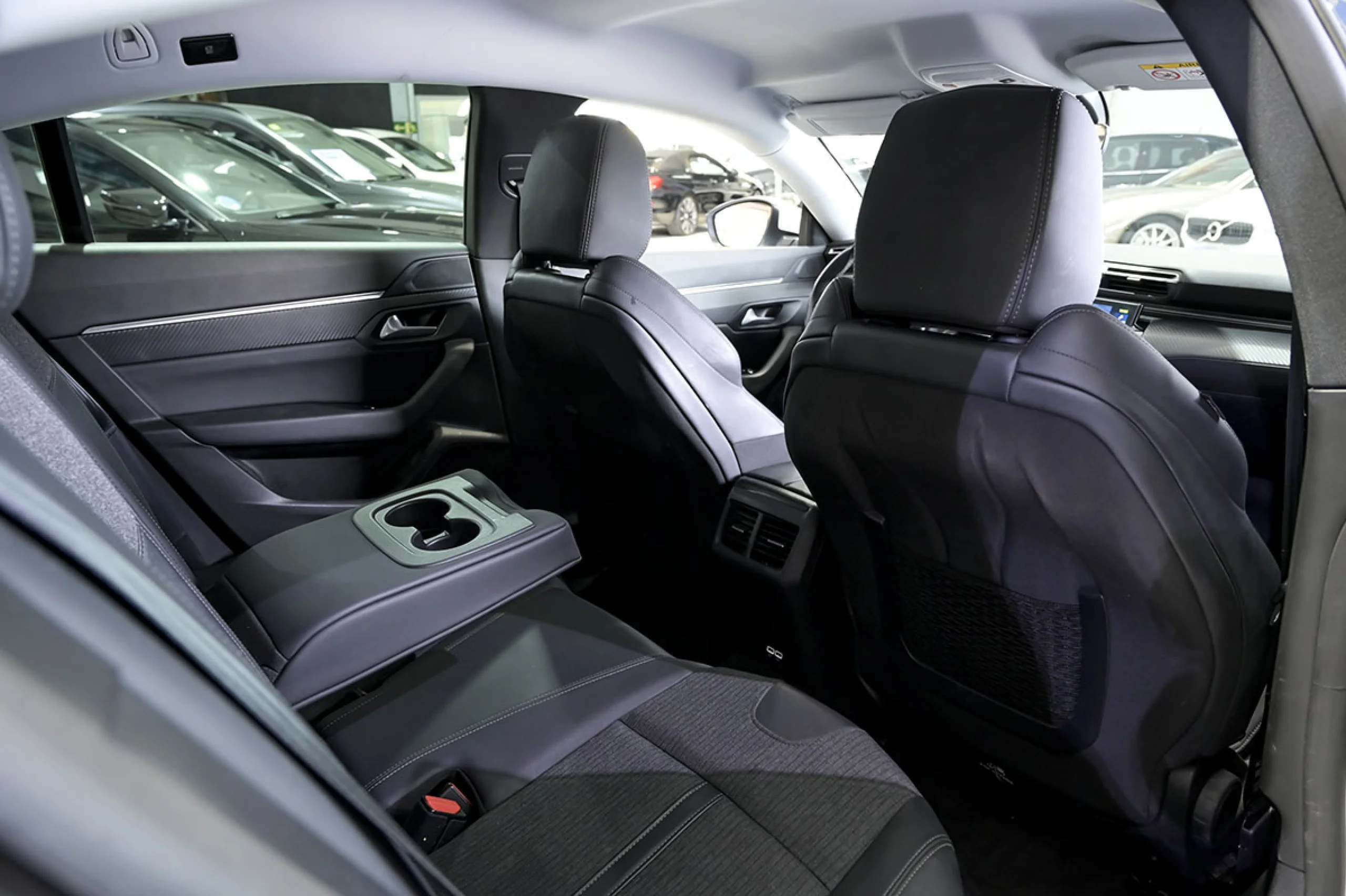 Peugeot 508 Hybrid 5P Allure 225 eEAT8 - Foto 19