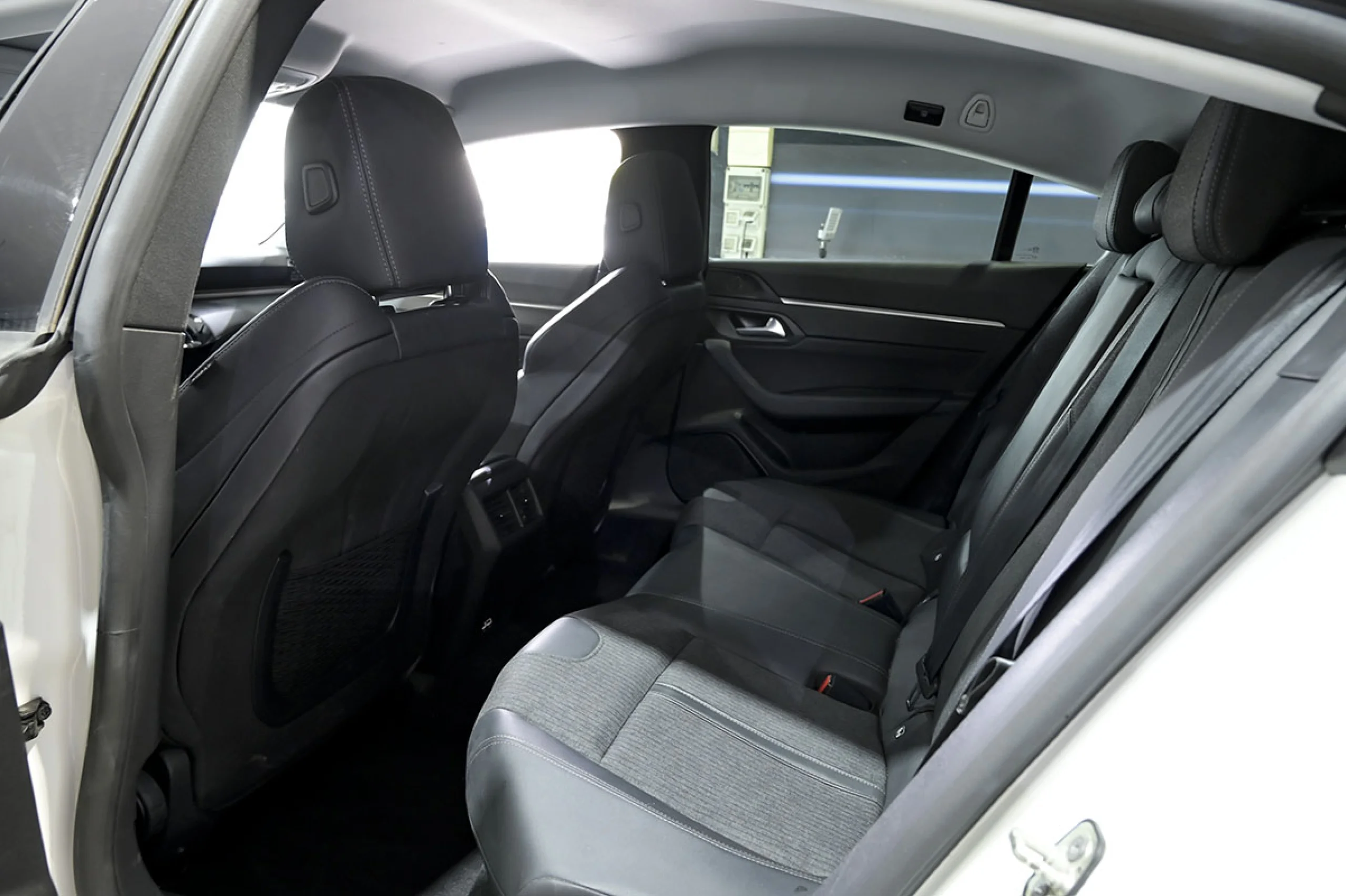 Peugeot 508 Hybrid 5P Allure 225 eEAT8 - Foto 20