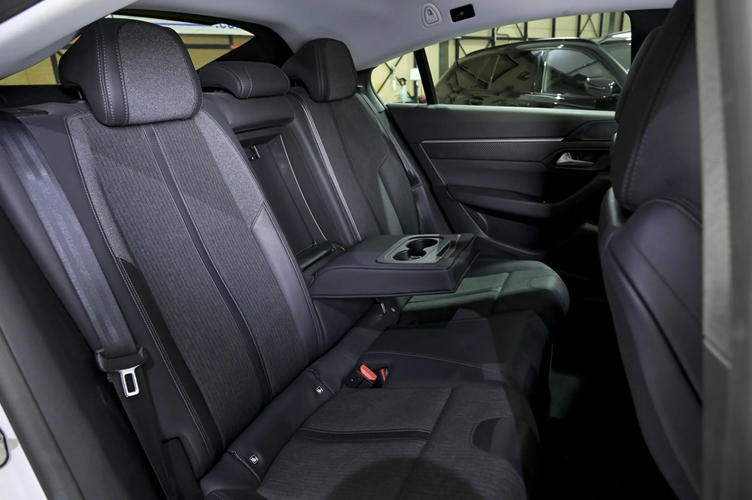 Peugeot 508 Hybrid 5P Allure 225 eEAT8 - Foto 22