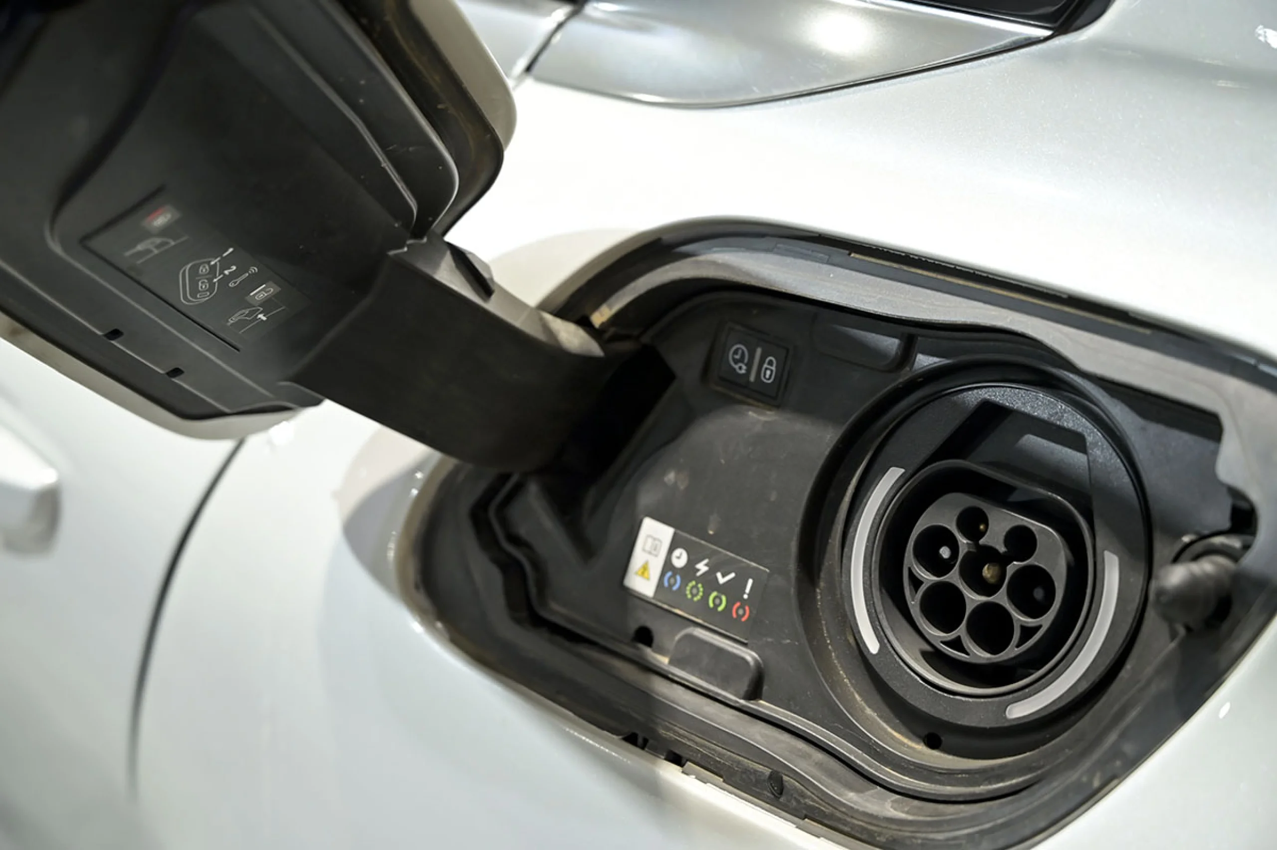 Peugeot 508 Hybrid 5P Allure 225 eEAT8 - Foto 10