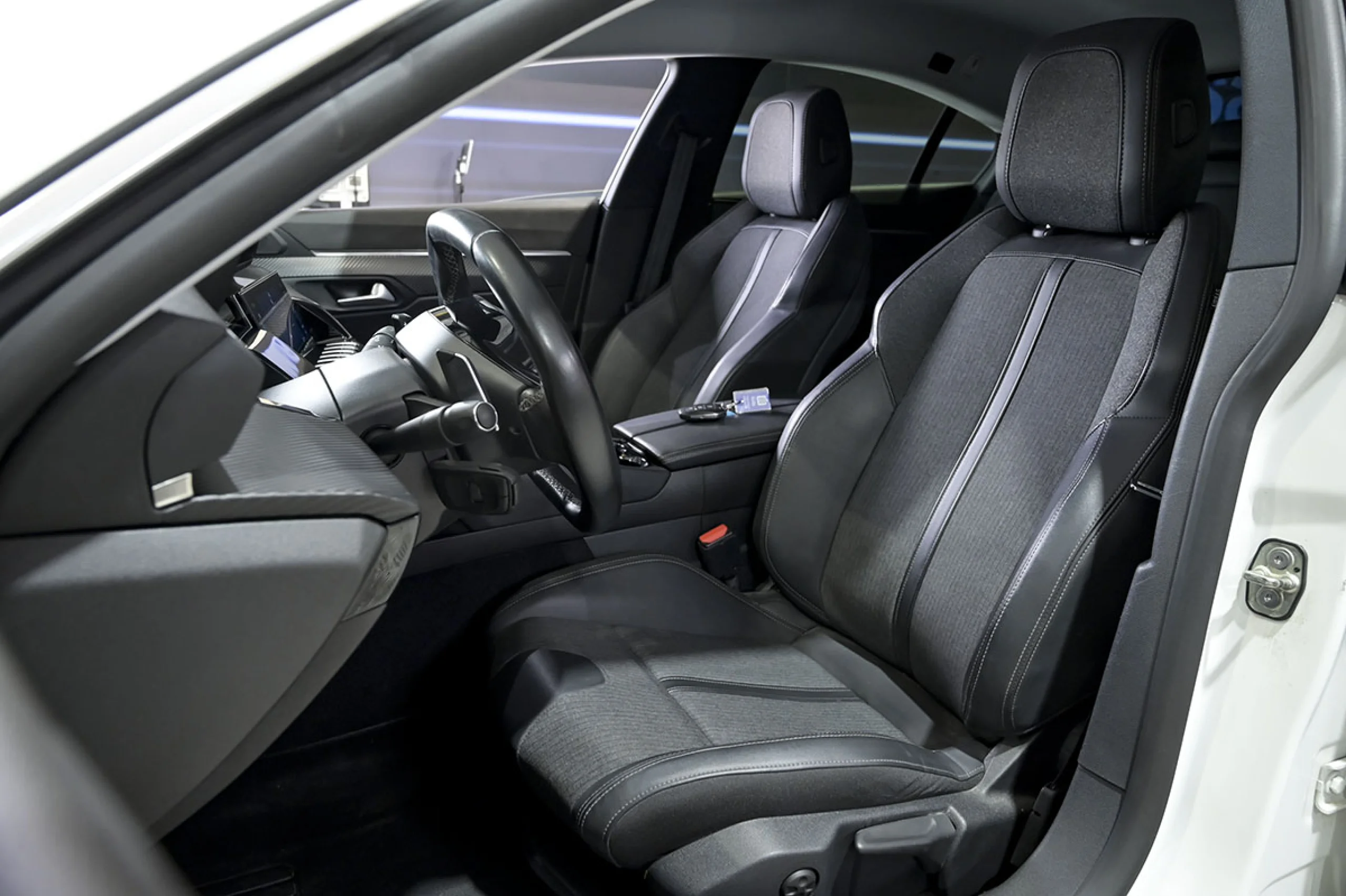 Peugeot 508 Hybrid 5P Allure 225 eEAT8 - Foto 25