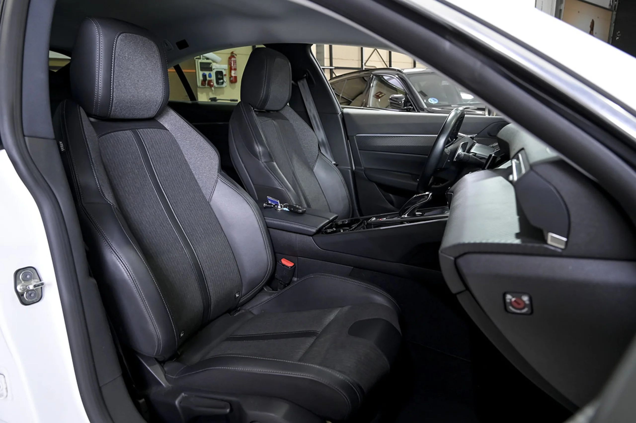 Peugeot 508 Hybrid 5P Allure 225 eEAT8 - Foto 43