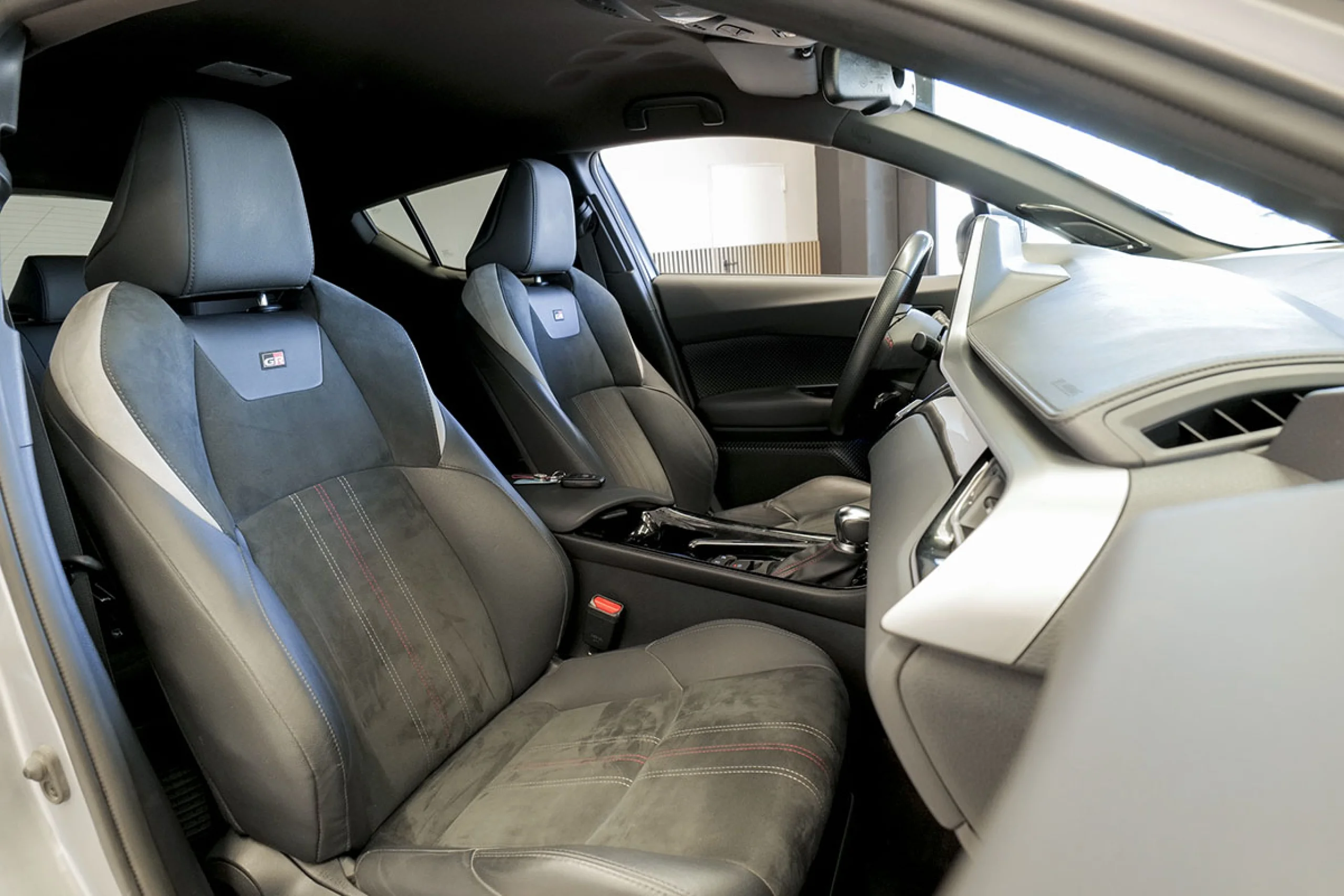 Toyota C-HR 2.0 180H GR Sport - Foto 26