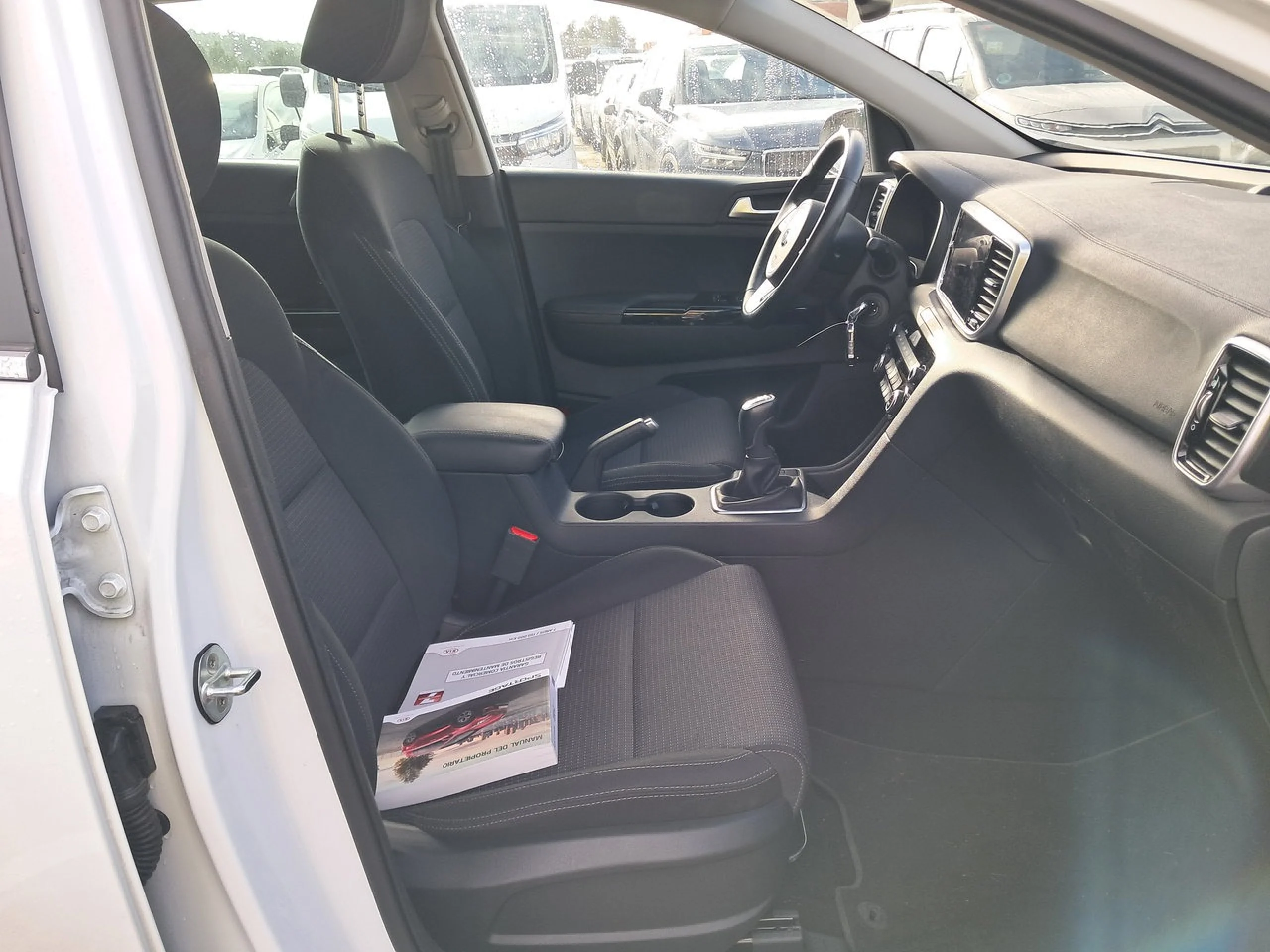 Kia Sportage 1.6 MHEV Black Edition 100kW (136CV) 4x2 - Foto 4