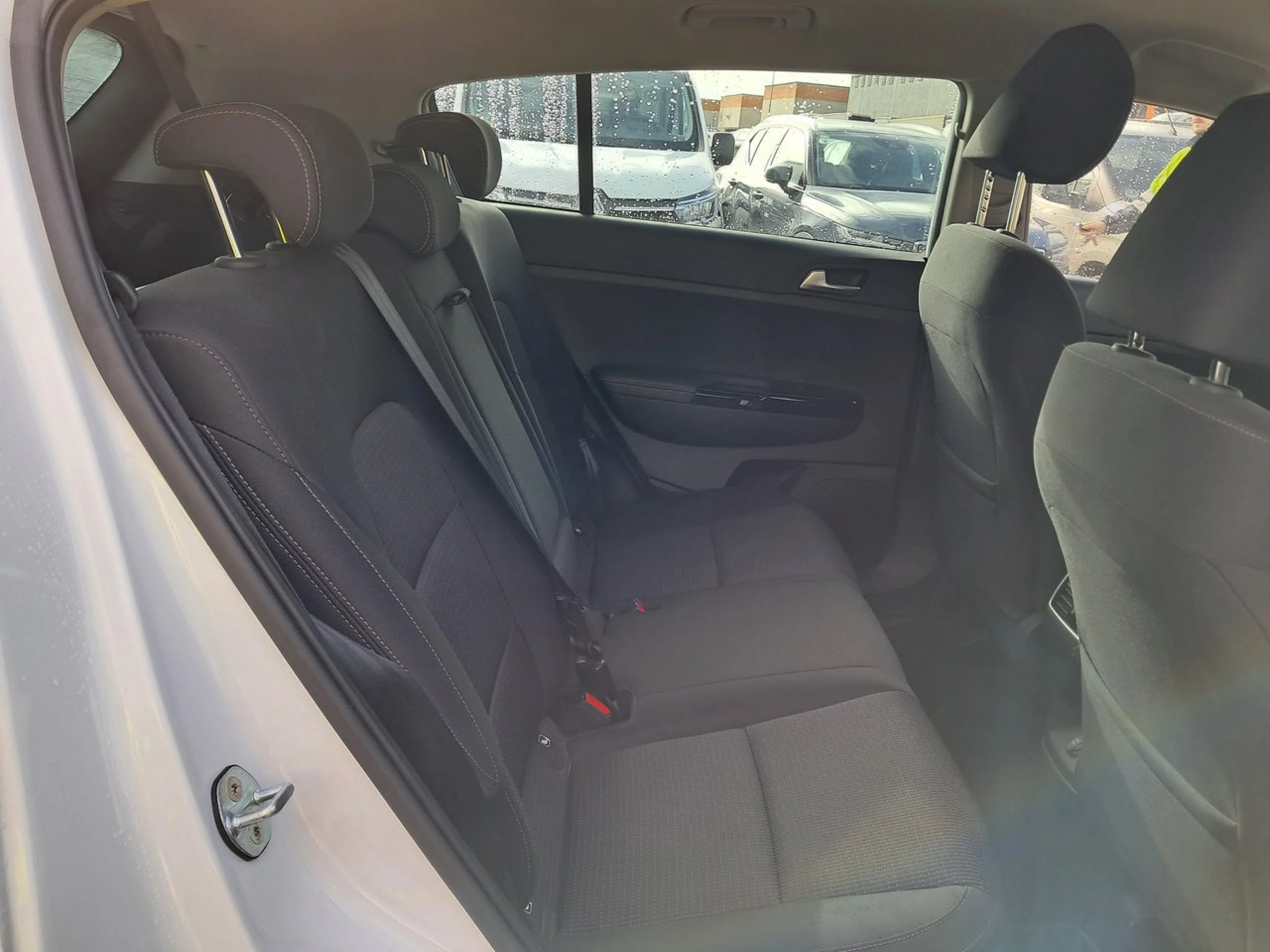 Kia Sportage 1.6 MHEV Black Edition 100kW (136CV) 4x2 - Foto 5