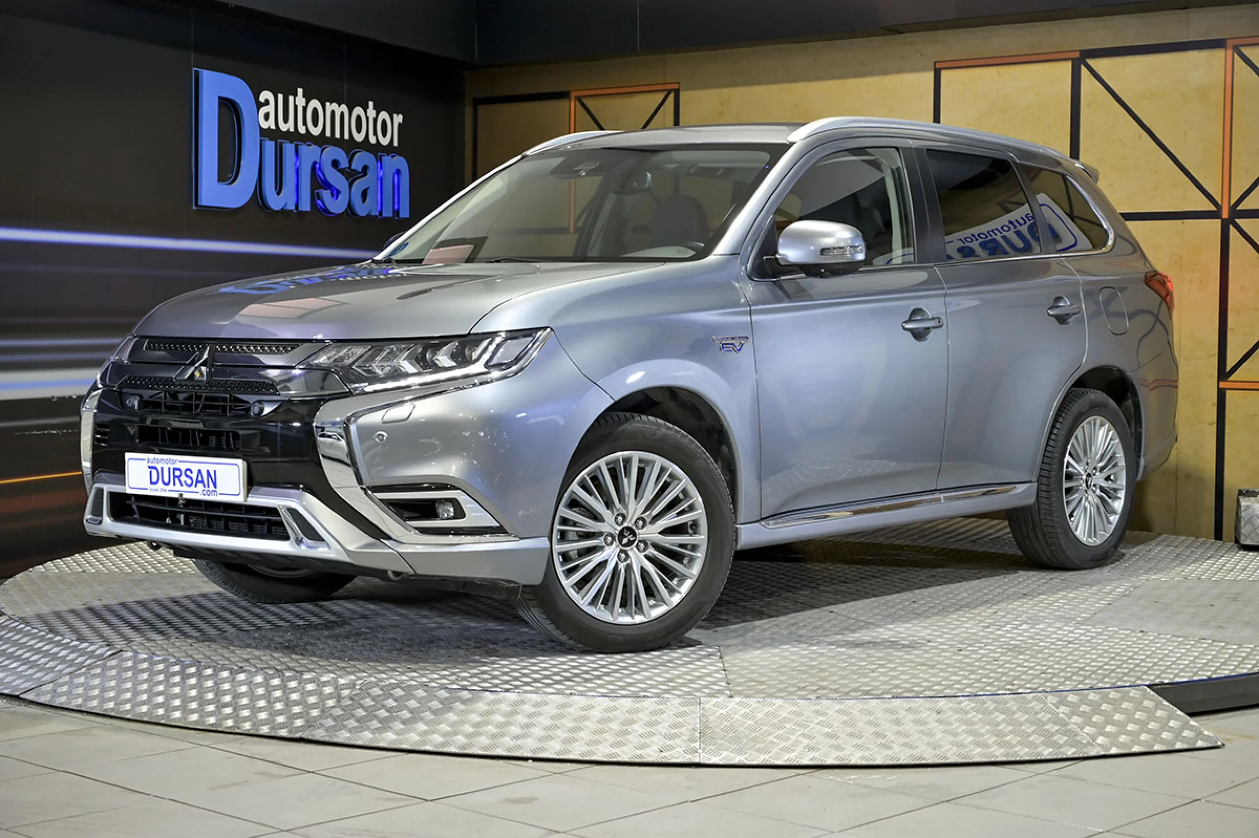 Mitsubishi Outlander 2.4 PHEV Kaiteki Auto 4WD - Foto 1