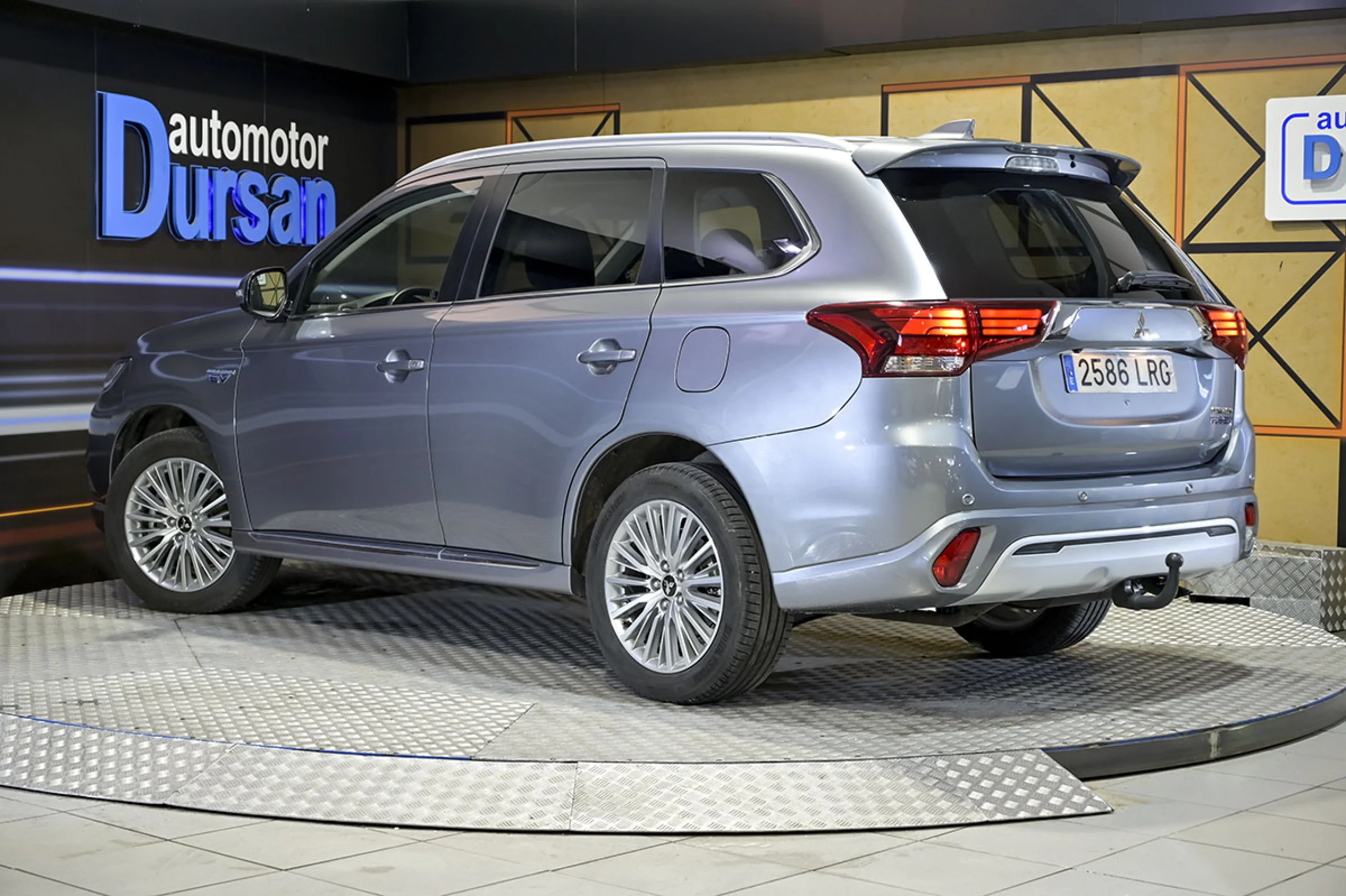Mitsubishi Outlander 2.4 PHEV Kaiteki Auto 4WD - Foto 4