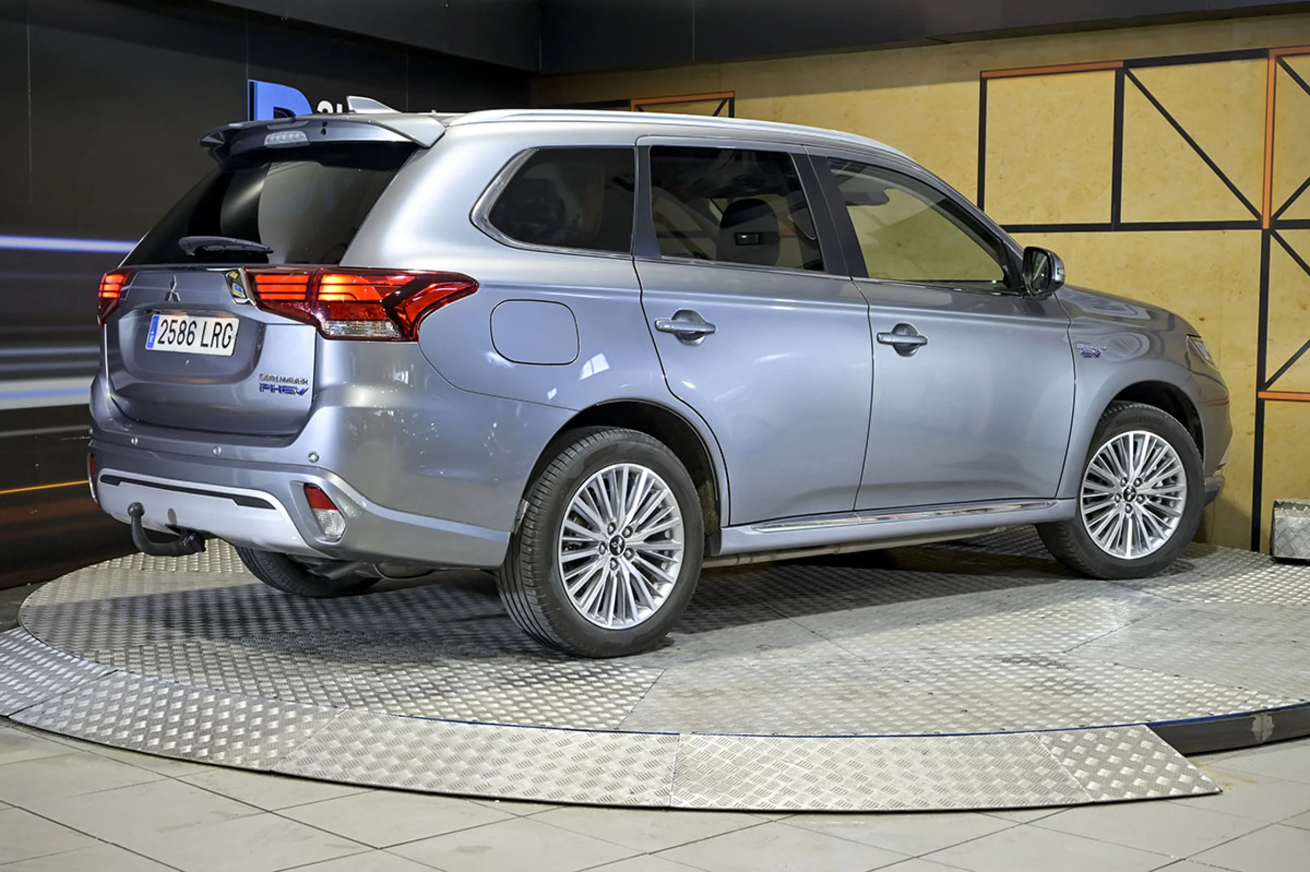 Mitsubishi Outlander 2.4 PHEV Kaiteki Auto 4WD - Foto 5