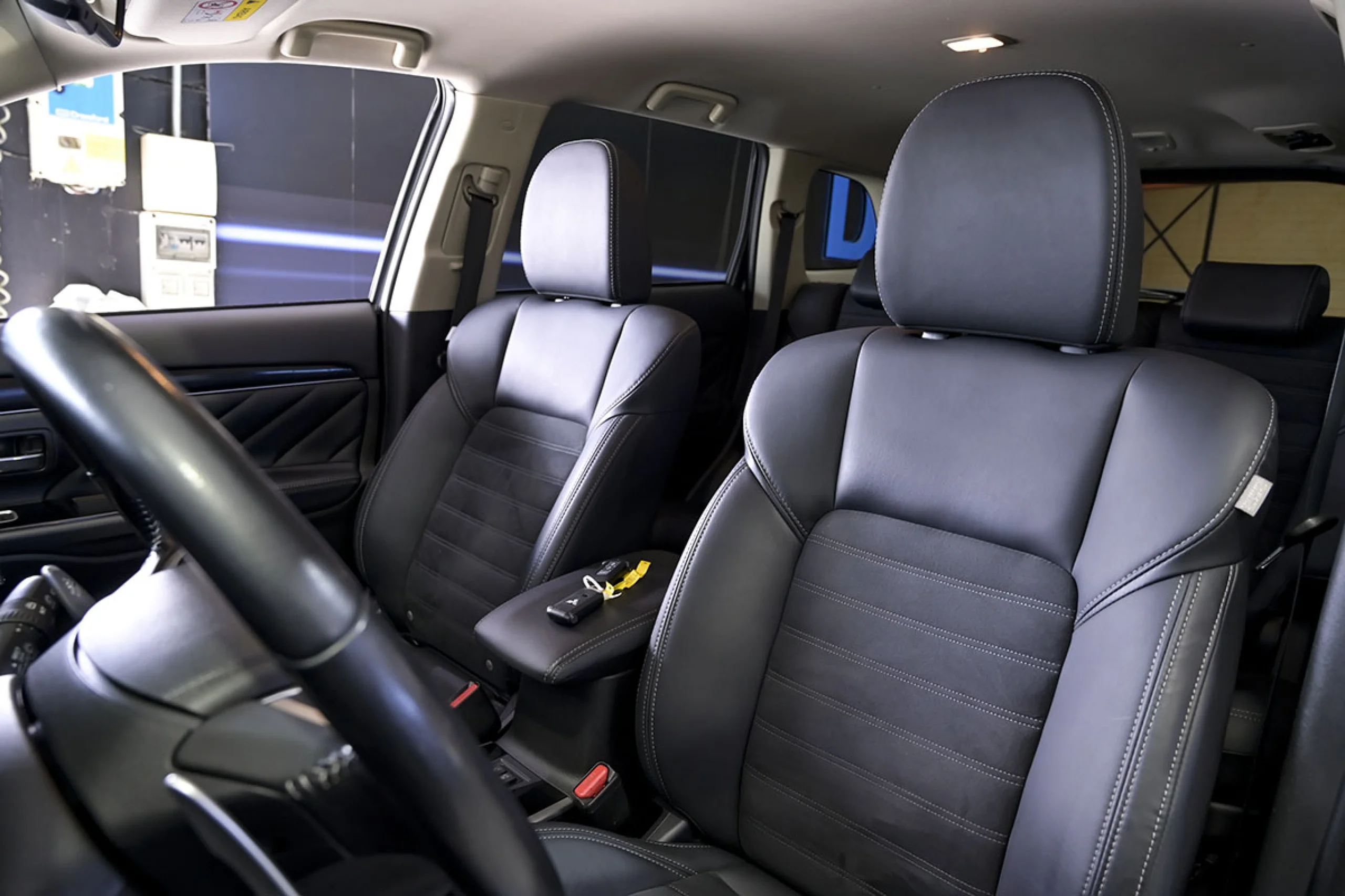 Mitsubishi Outlander 2.4 PHEV Kaiteki Auto 4WD - Foto 9