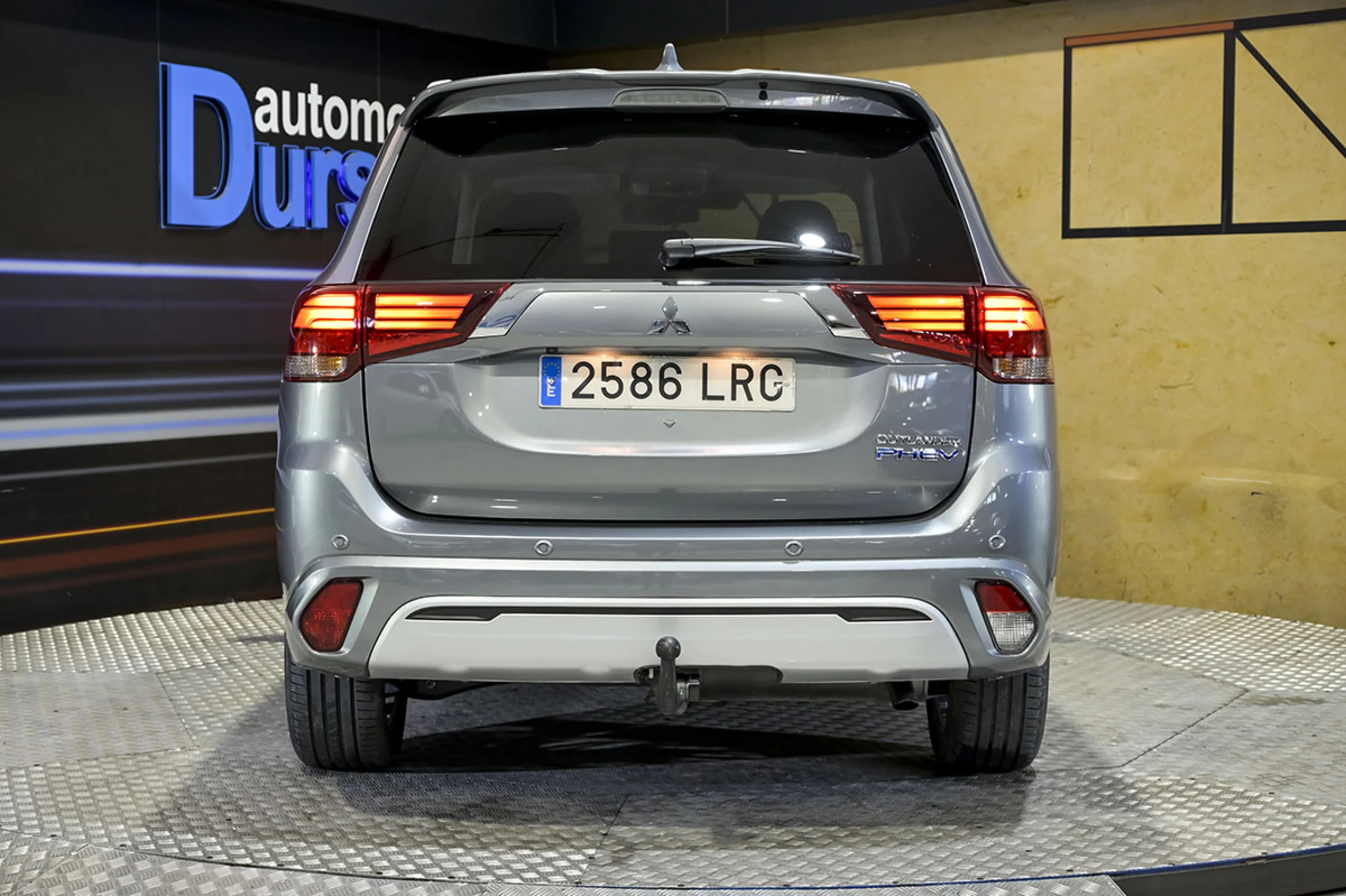 Mitsubishi Outlander 2.4 PHEV Kaiteki Auto 4WD - Foto 12