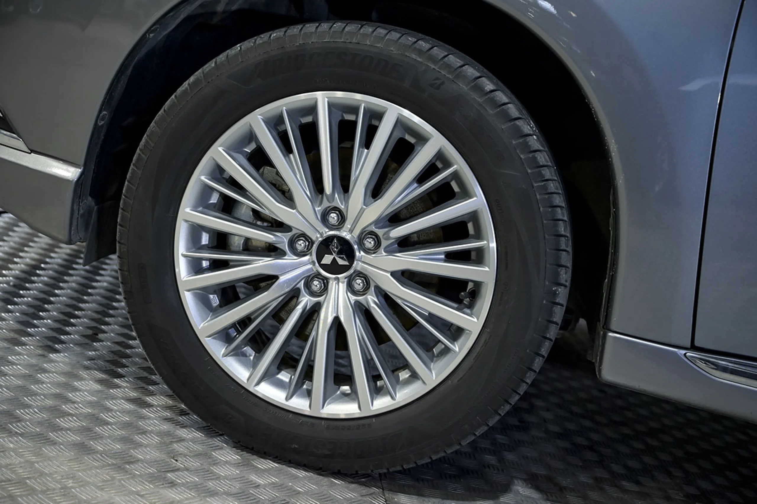 Mitsubishi Outlander 2.4 PHEV Kaiteki Auto 4WD - Foto 14