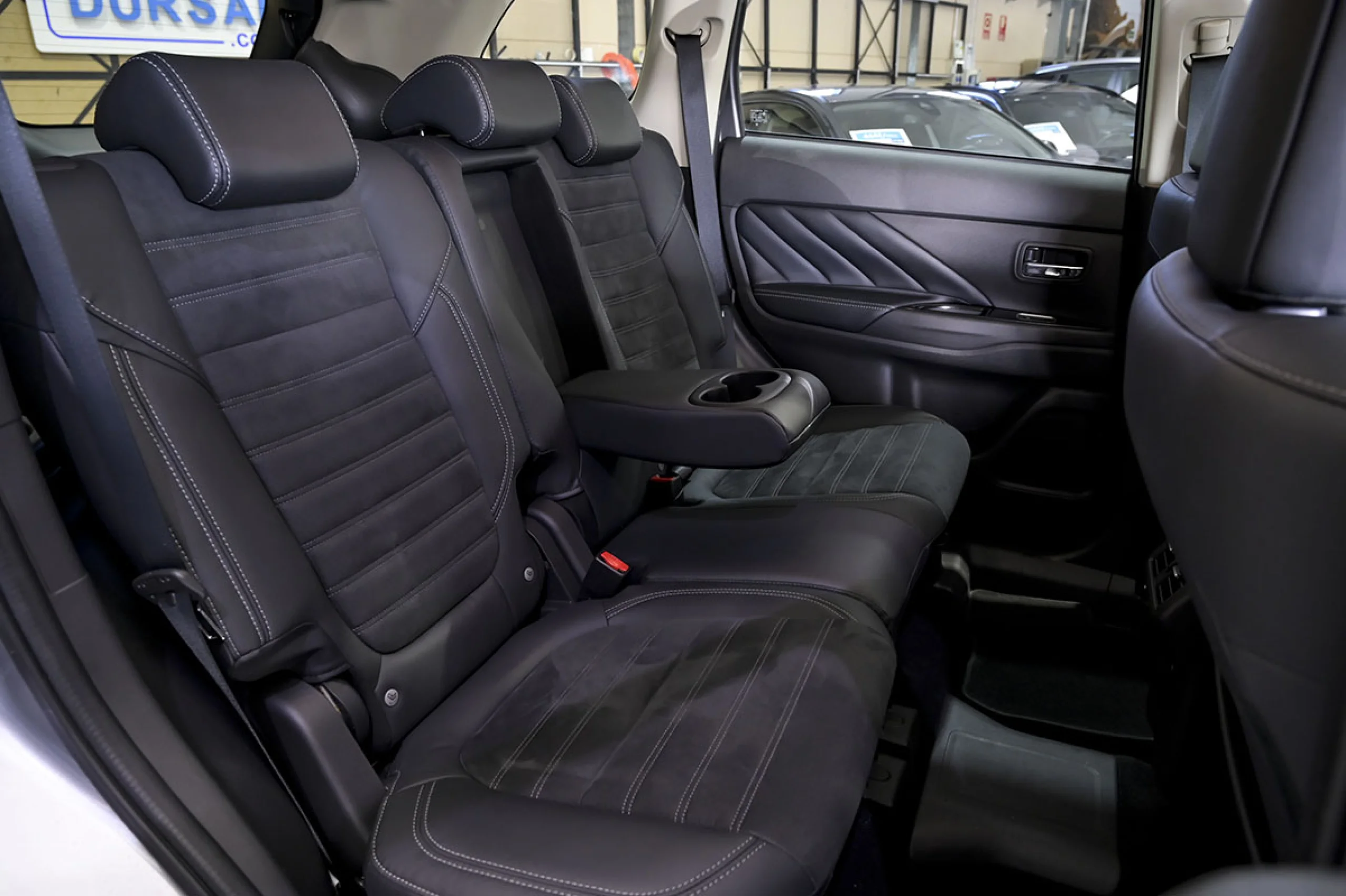 Mitsubishi Outlander 2.4 PHEV Kaiteki Auto 4WD - Foto 19