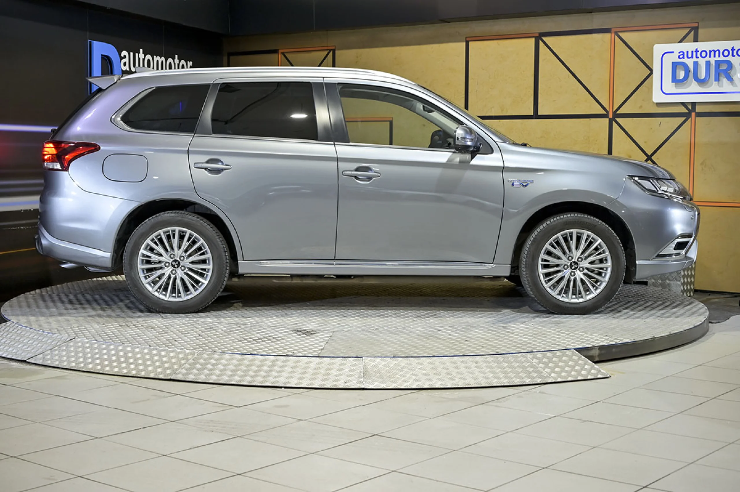 Mitsubishi Outlander 2.4 PHEV Kaiteki Auto 4WD - Foto 21