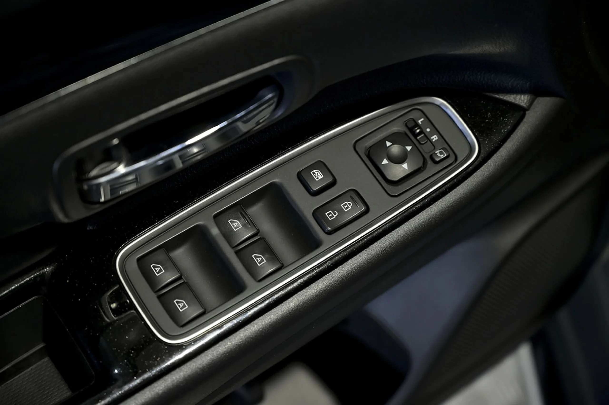 Mitsubishi Outlander 2.4 PHEV Kaiteki Auto 4WD - Foto 23