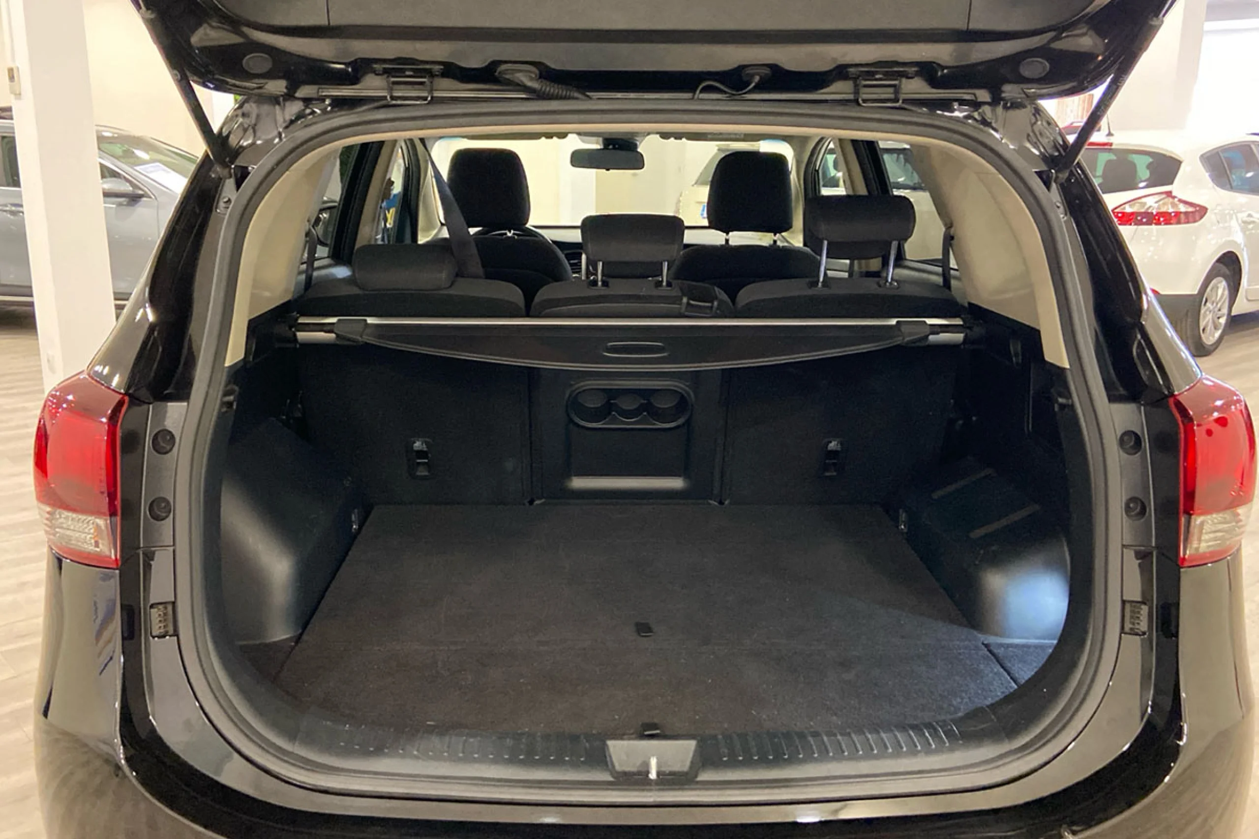 Kia Carens 1.6 GDi 99kW 135CV Concept - Foto 12