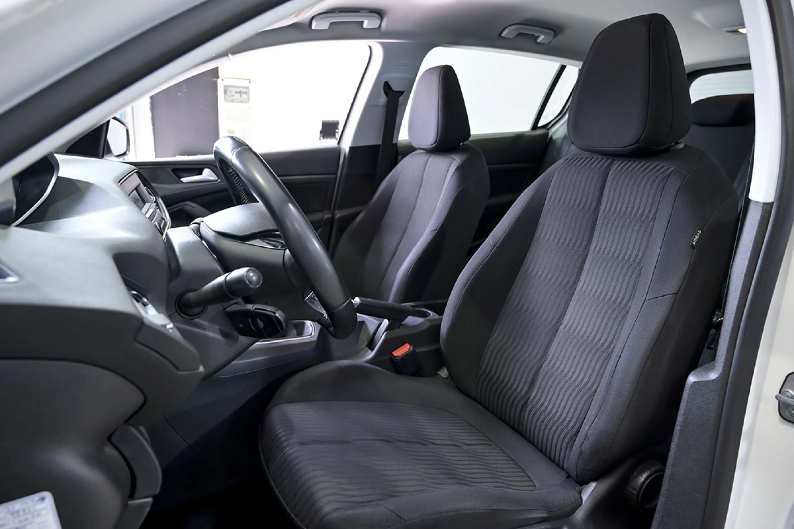 Peugeot 308 5P Active BlueHDi 100 SS - Foto 9