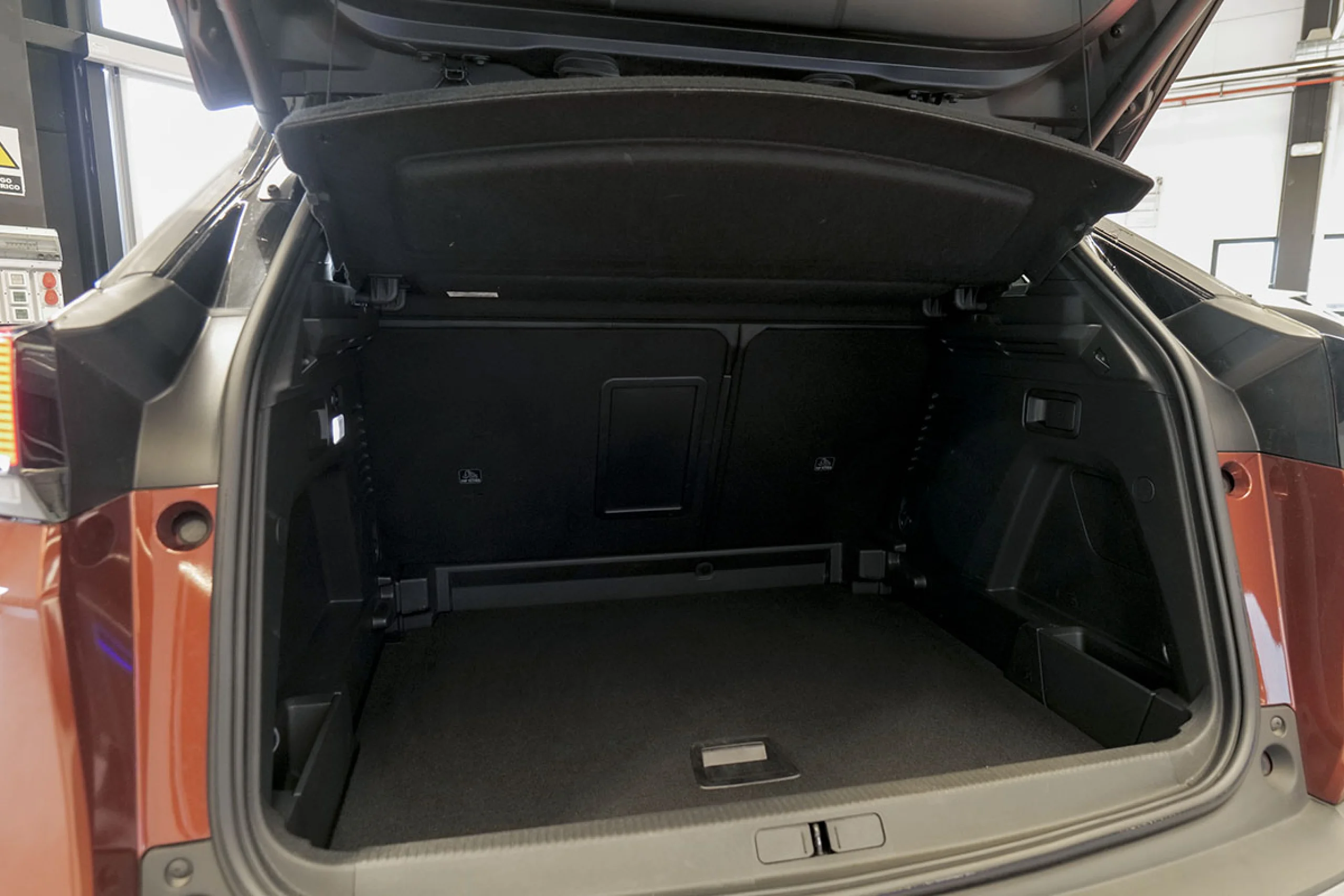 Peugeot 3008 2.0 BlueHDi 133kW 180CV SS GT EAT8 - Foto 11