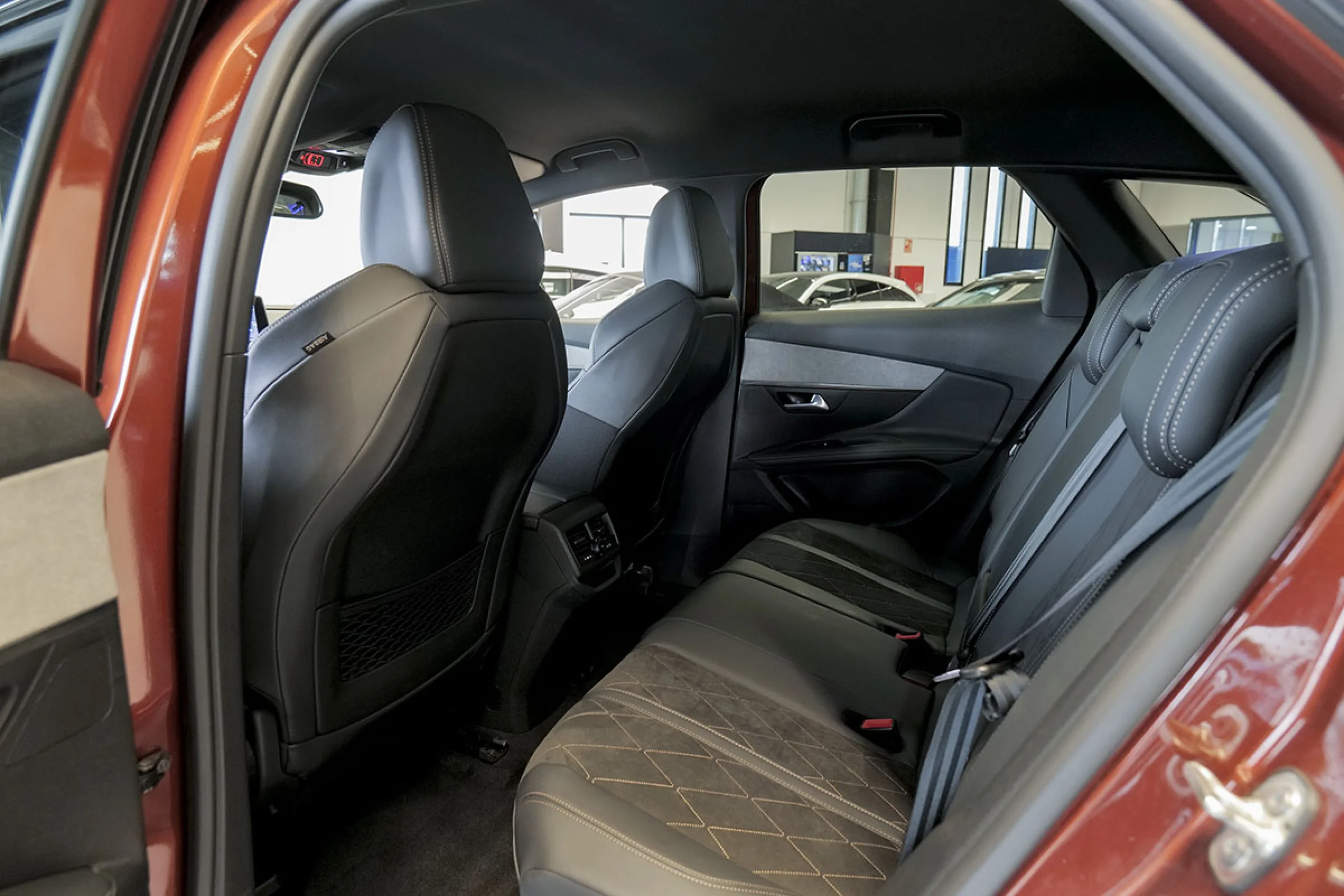 Peugeot 3008 2.0 BlueHDi 133kW 180CV SS GT EAT8 - Foto 14