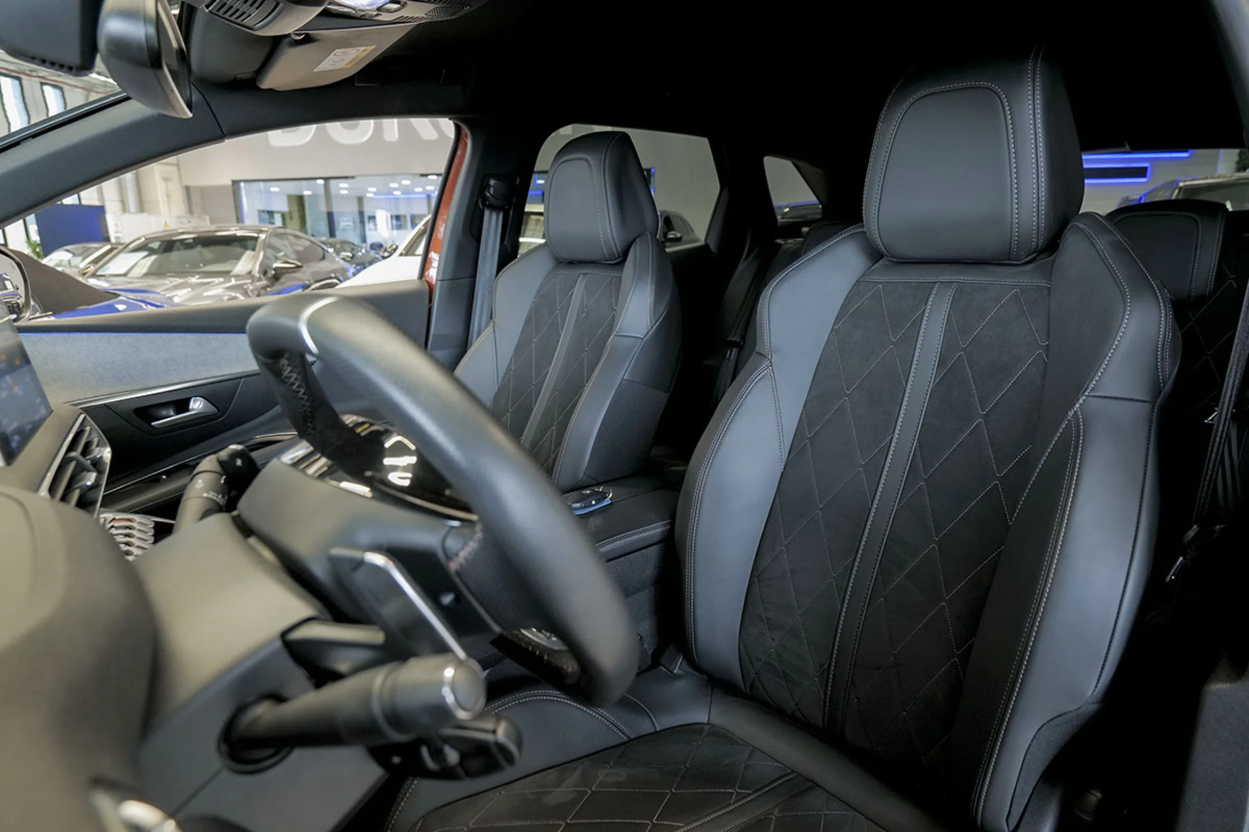 Peugeot 3008 2.0 BlueHDi 133kW 180CV SS GT EAT8 - Foto 7