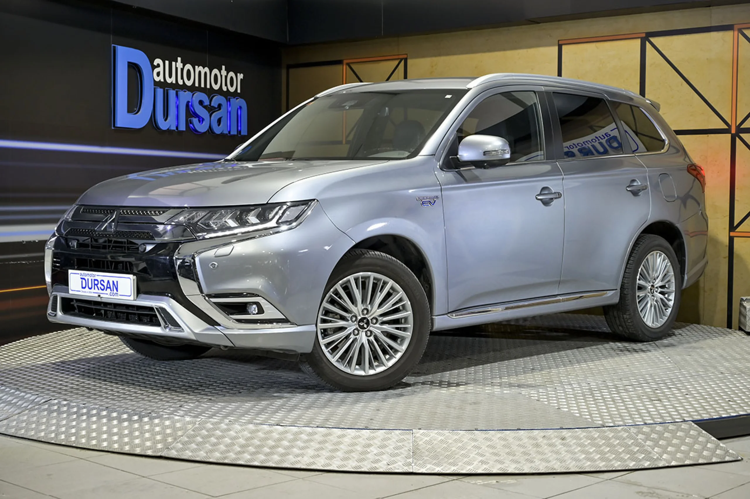 Mitsubishi Outlander 2.4 PHEV Kaiteki Auto 4WD - Foto 1