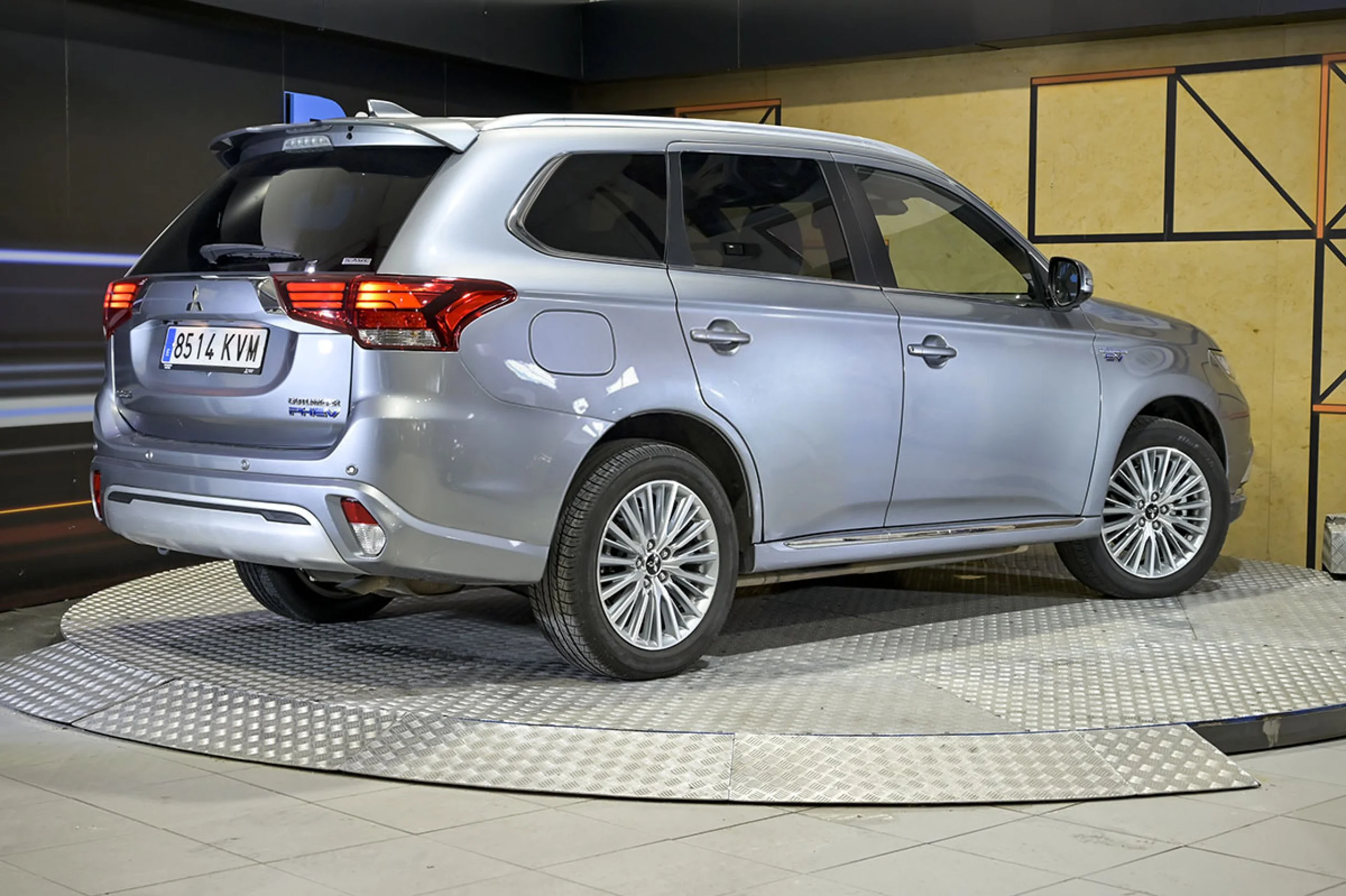 Mitsubishi Outlander 2.4 PHEV Kaiteki Auto 4WD - Foto 5