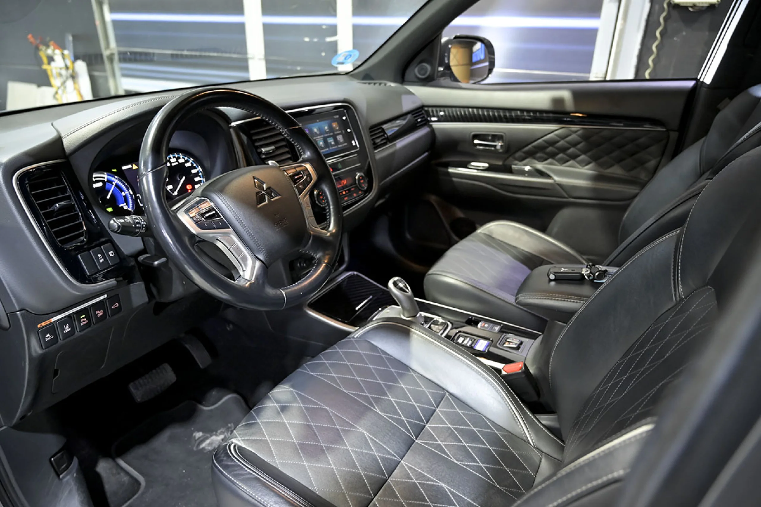 Mitsubishi Outlander 2.4 PHEV Kaiteki Auto 4WD - Foto 6