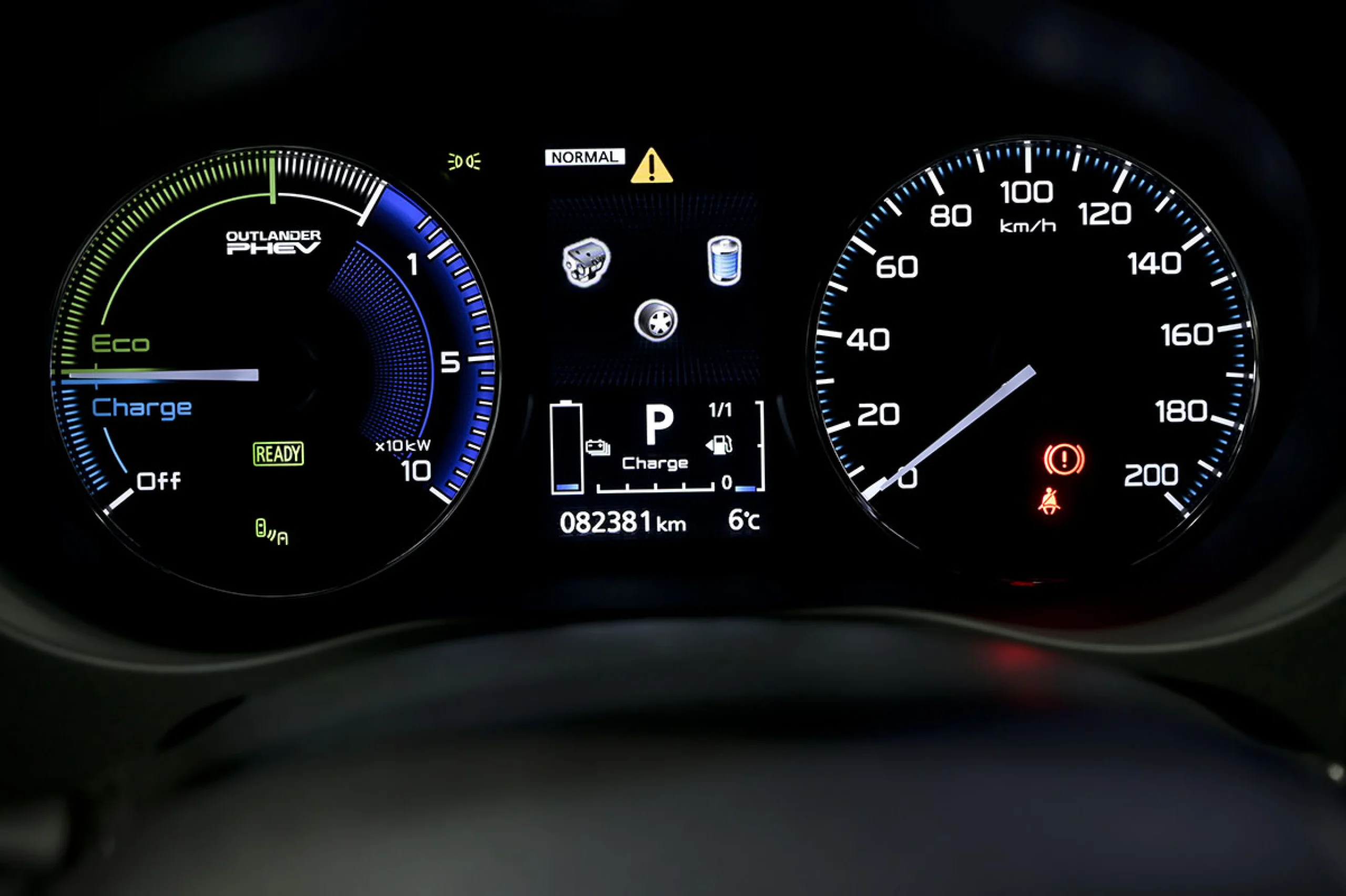 Mitsubishi Outlander 2.4 PHEV Kaiteki Auto 4WD - Foto 7