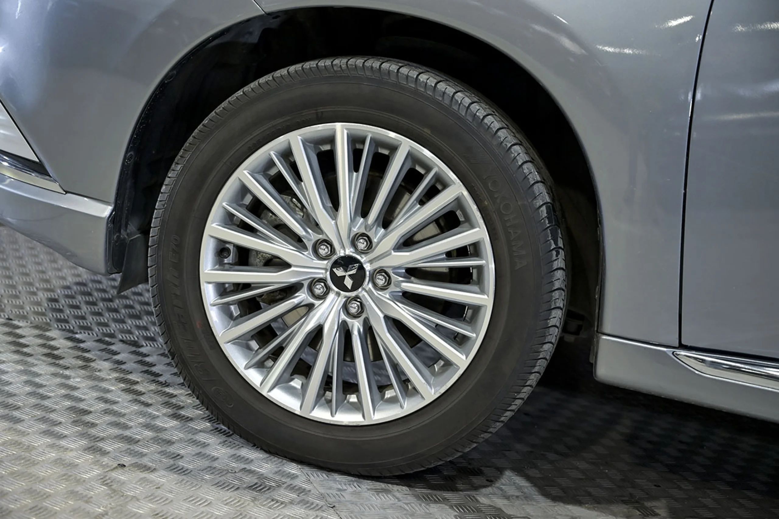 Mitsubishi Outlander 2.4 PHEV Kaiteki Auto 4WD - Foto 14