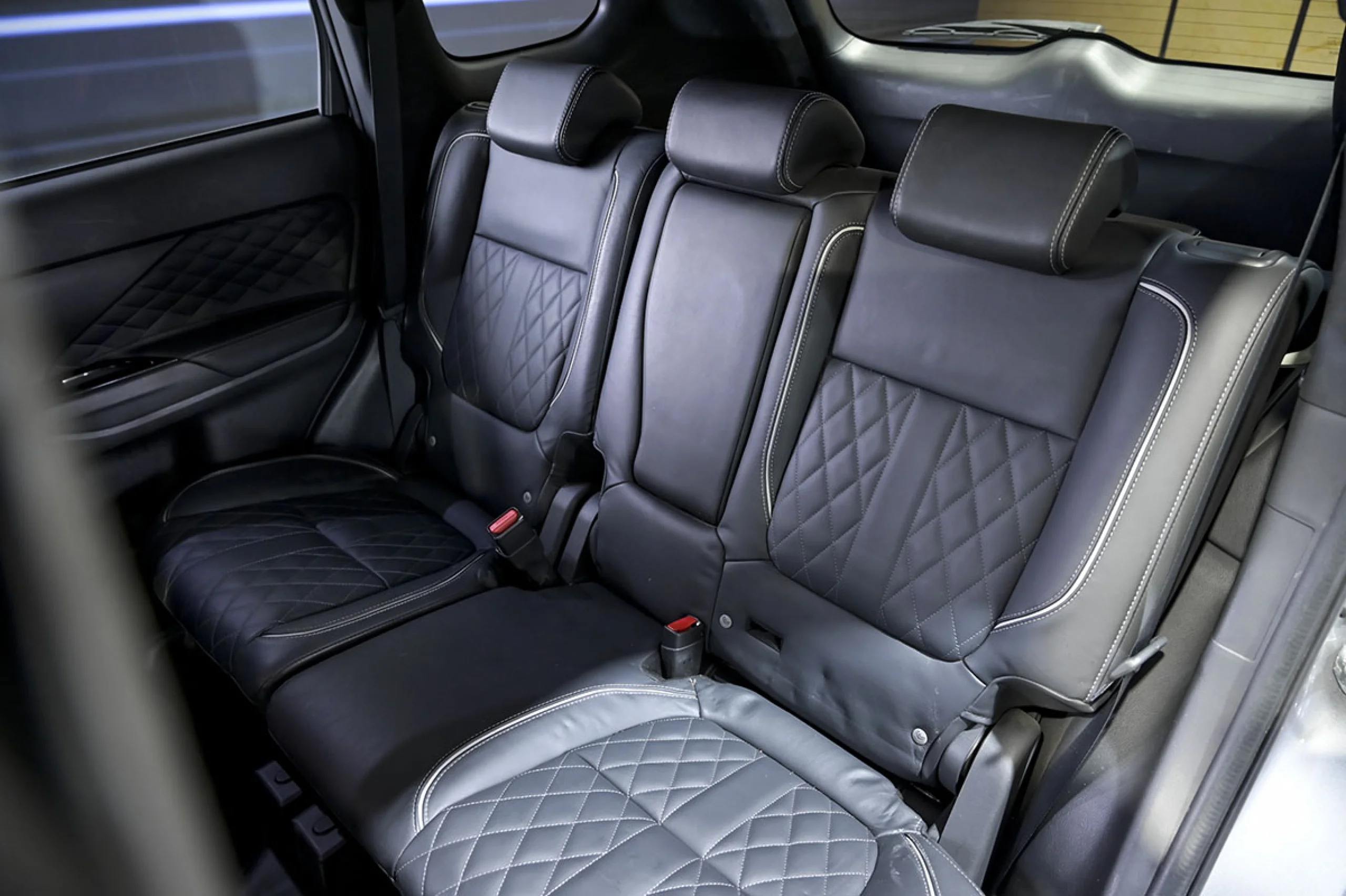 Mitsubishi Outlander 2.4 PHEV Kaiteki Auto 4WD - Foto 17