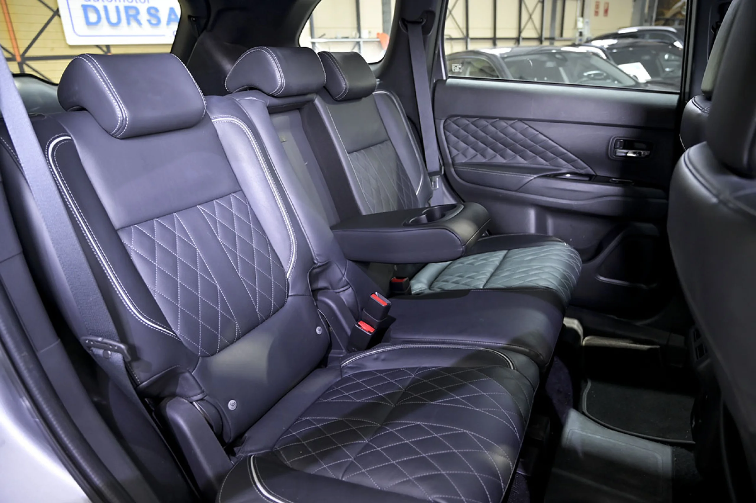 Mitsubishi Outlander 2.4 PHEV Kaiteki Auto 4WD - Foto 18