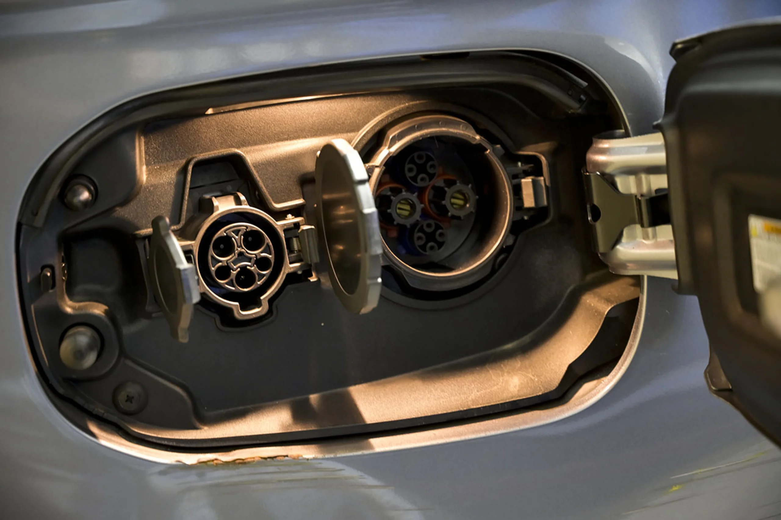 Mitsubishi Outlander 2.4 PHEV Kaiteki Auto 4WD - Foto 21