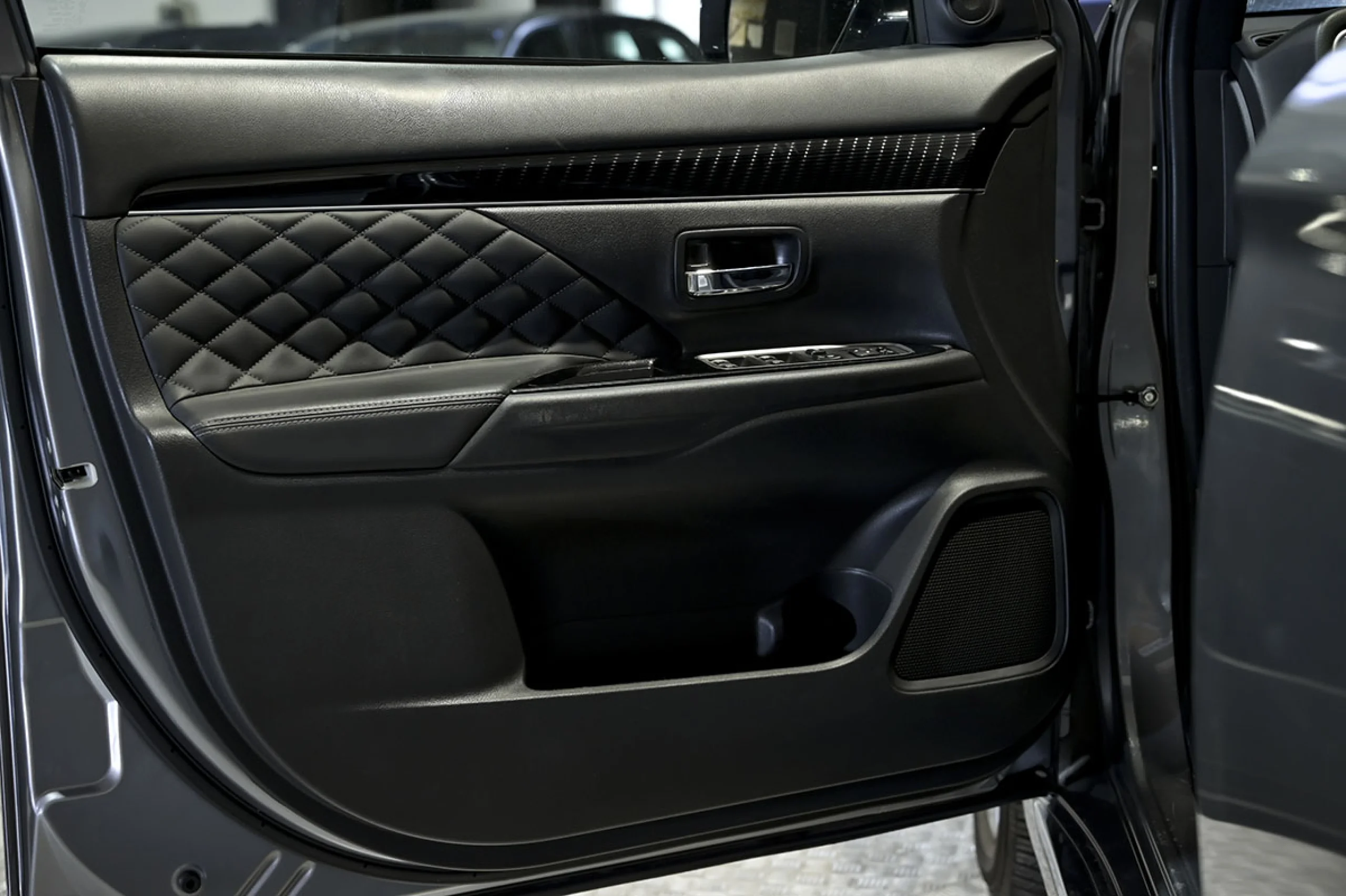 Mitsubishi Outlander 2.4 PHEV Kaiteki Auto 4WD - Foto 23